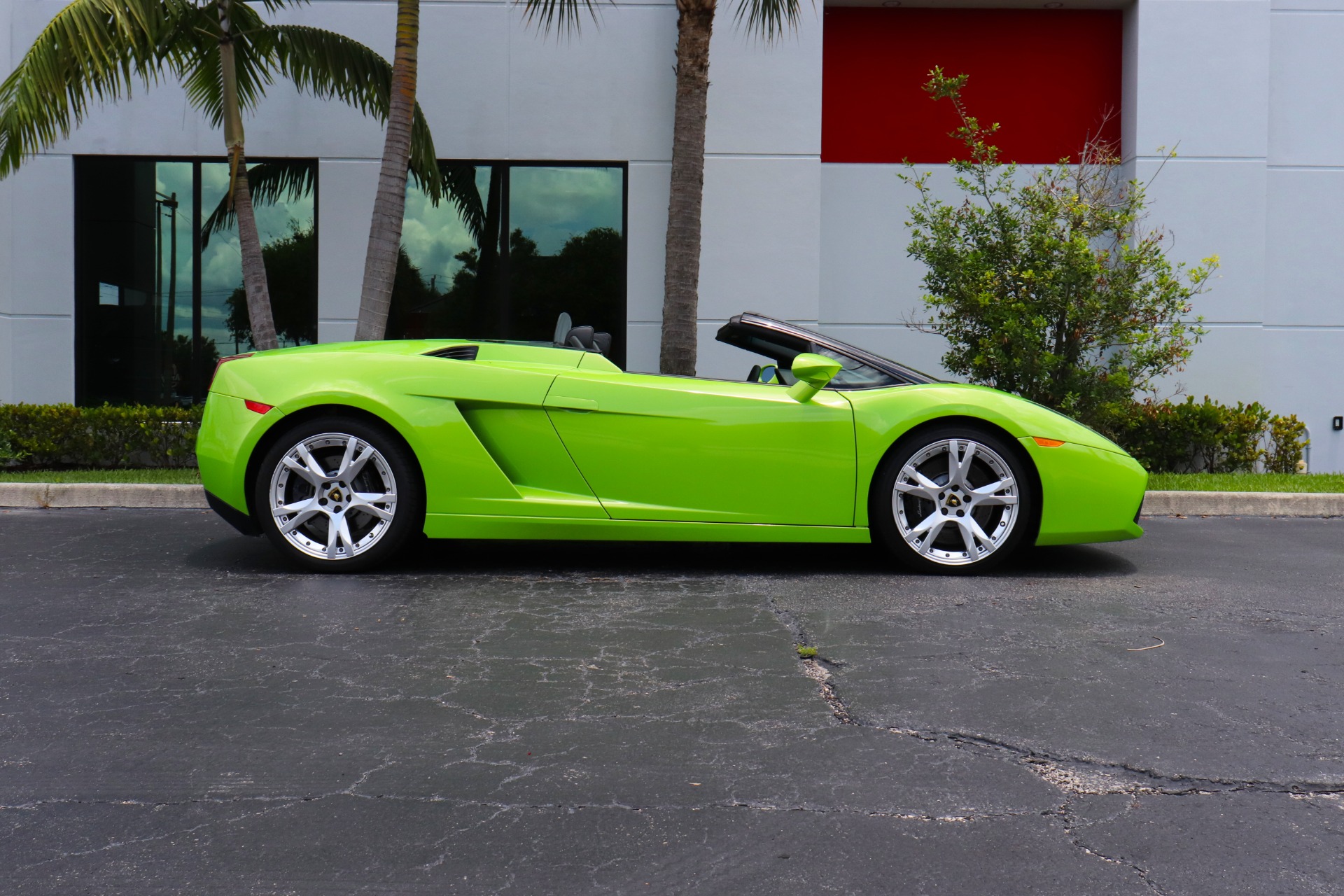 Used-2006-Lamborghini-Gallardo-Spyder