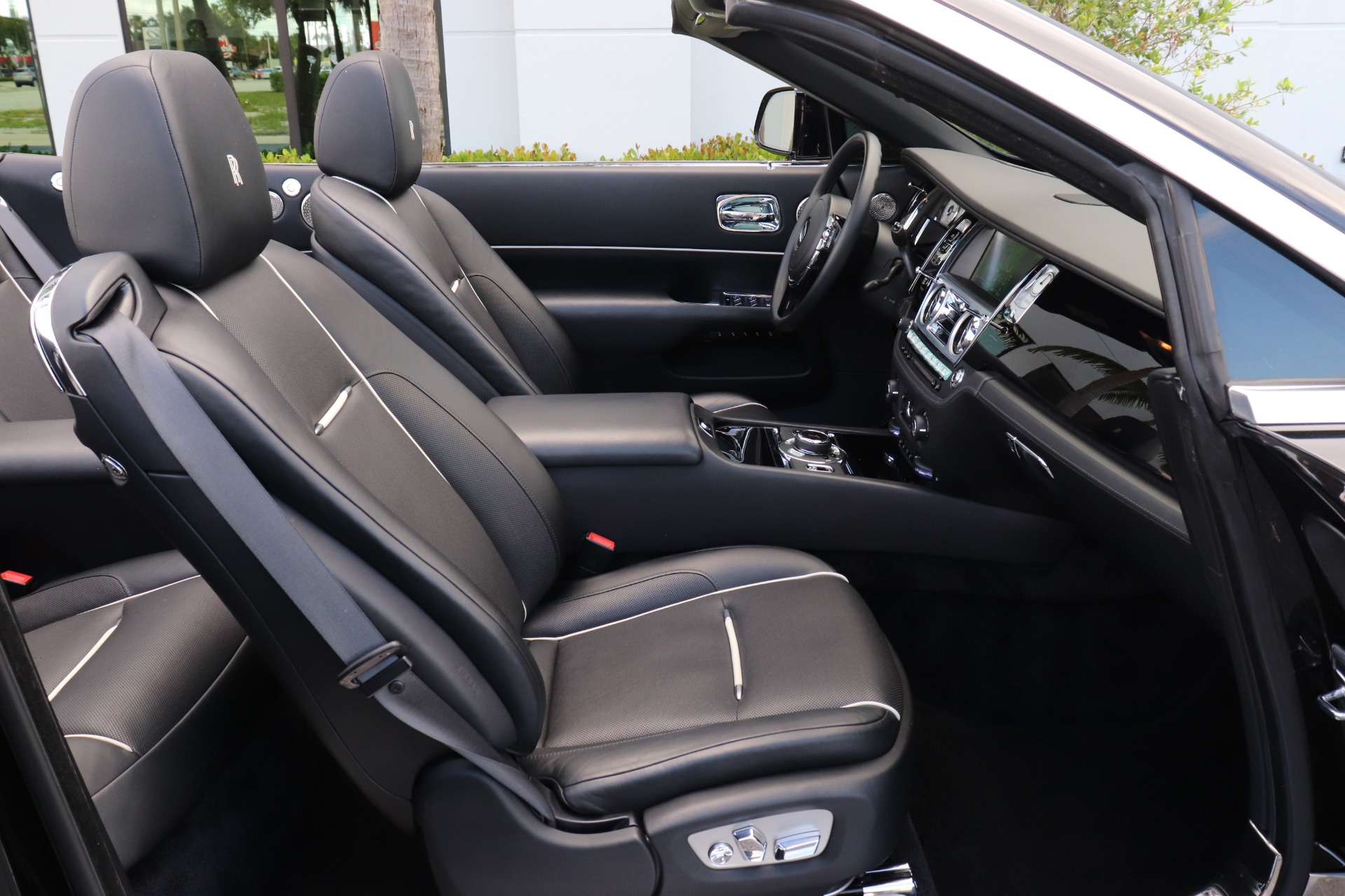 Used-2017-Rolls-Royce-Dawn