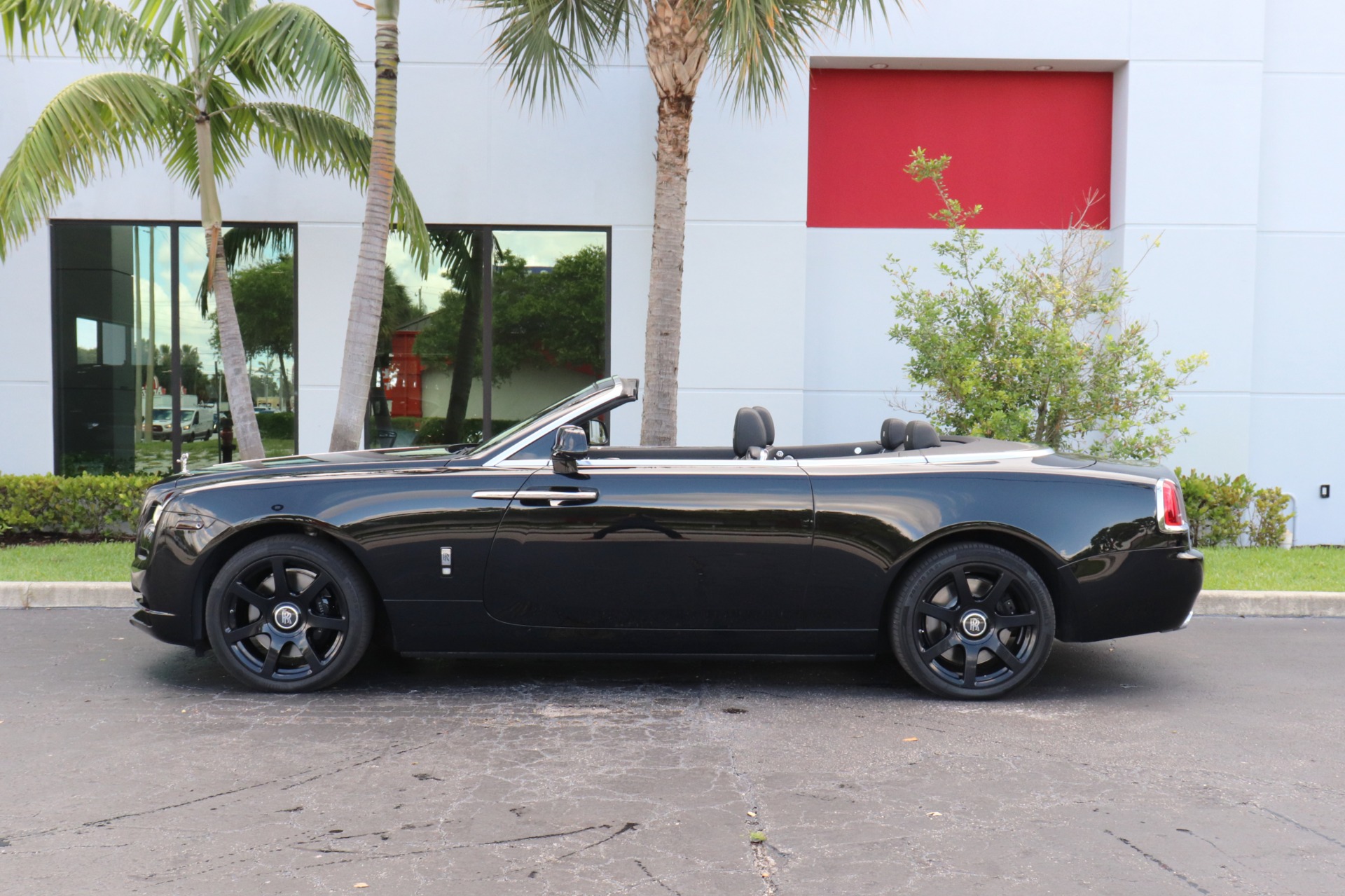 Used-2017-Rolls-Royce-Dawn