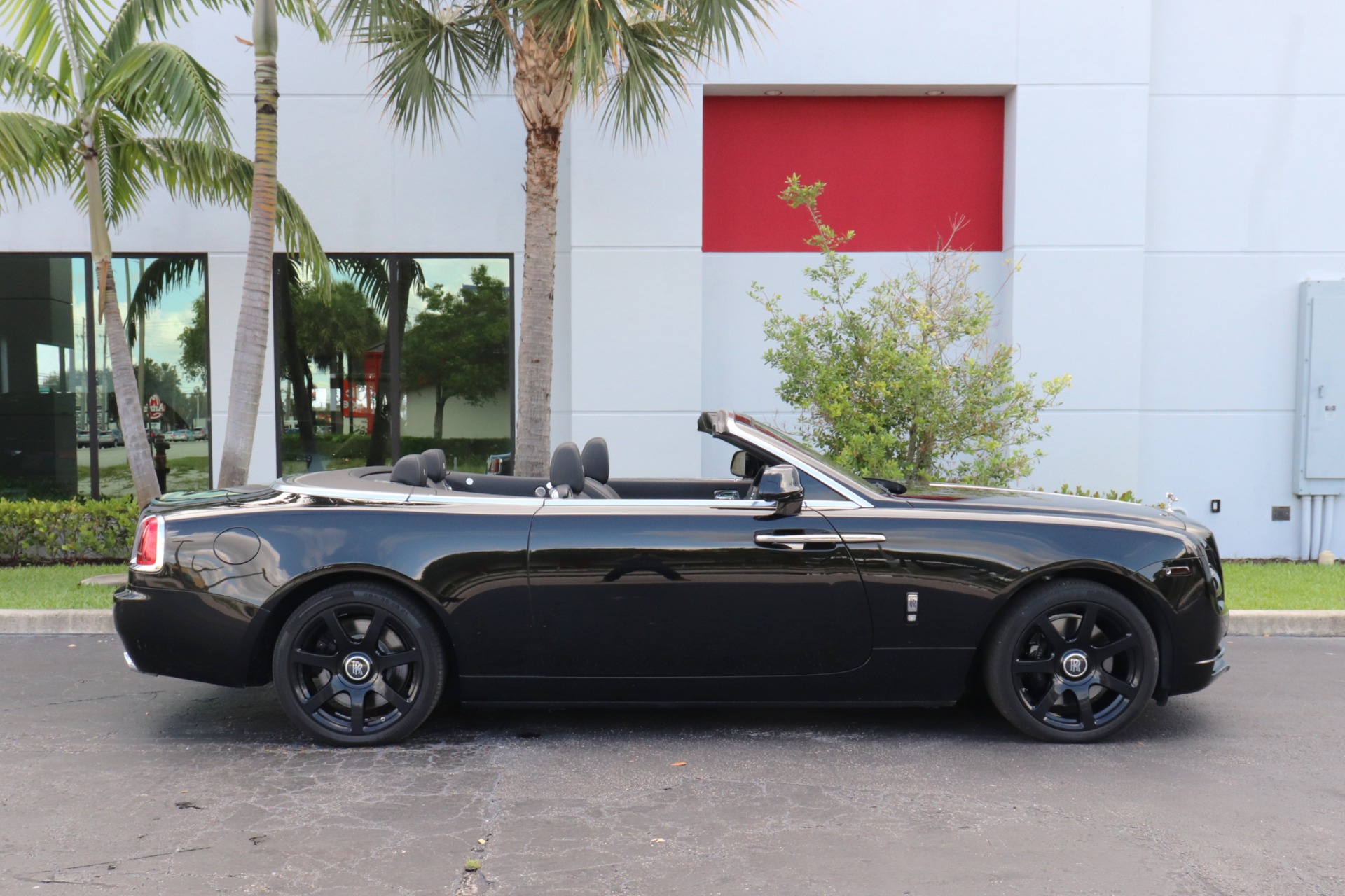 Used-2017-Rolls-Royce-Dawn