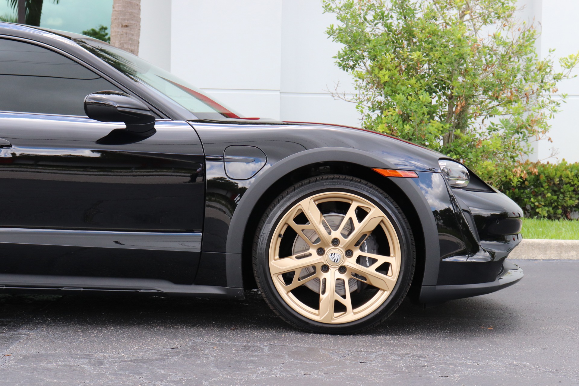 Used-2023-Porsche-Taycan-4-Cross-Turismo