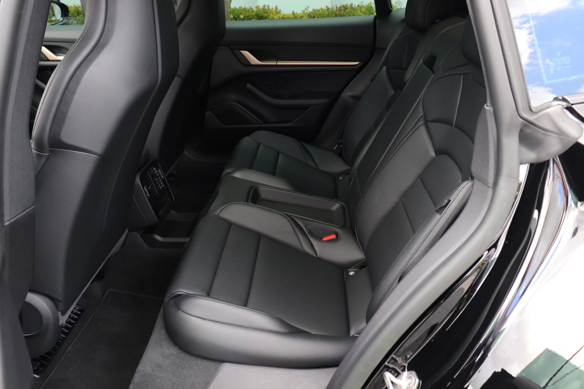 Used-2023-Porsche-Taycan-4-Cross-Turismo