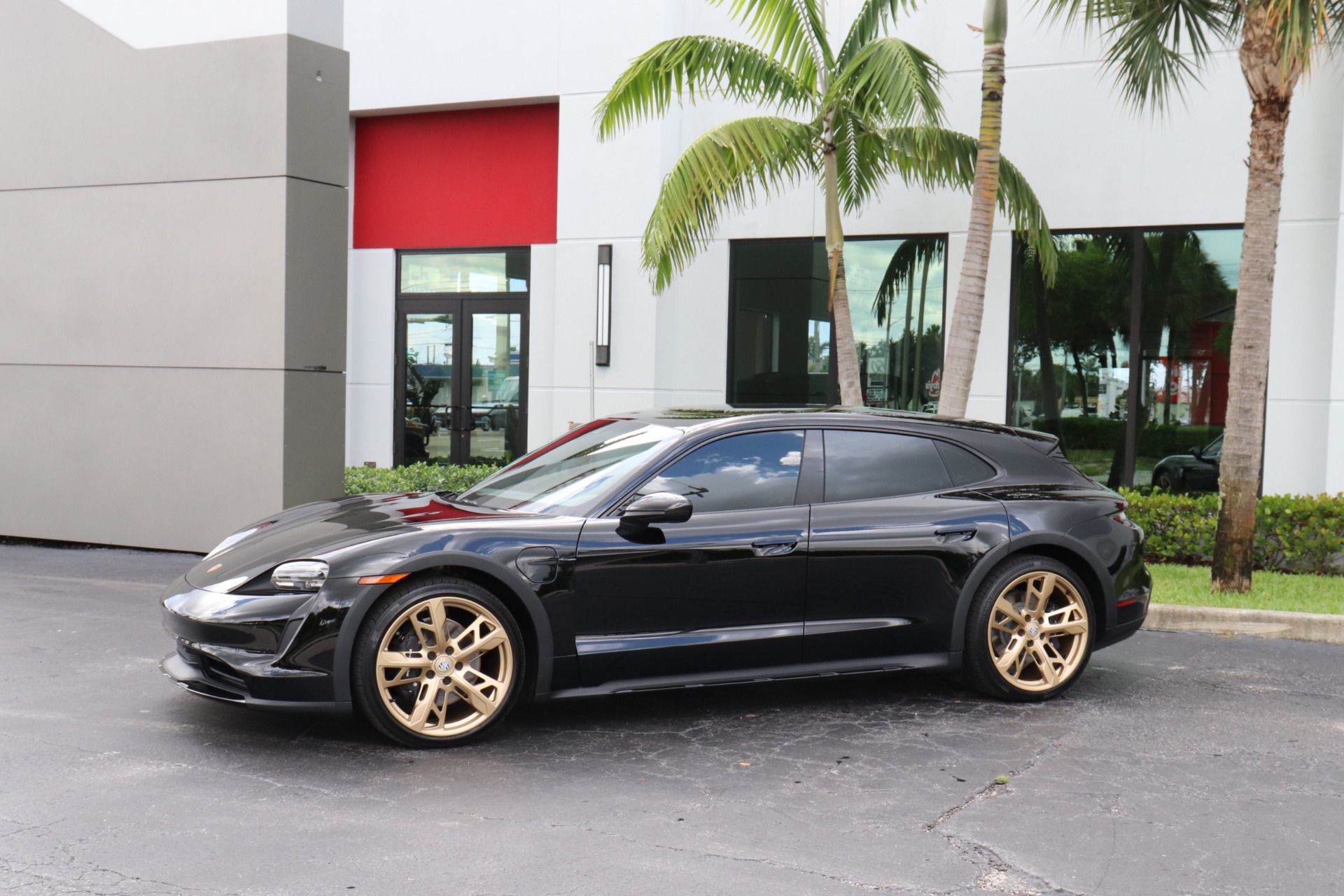 Used-2023-Porsche-Taycan-4-Cross-Turismo