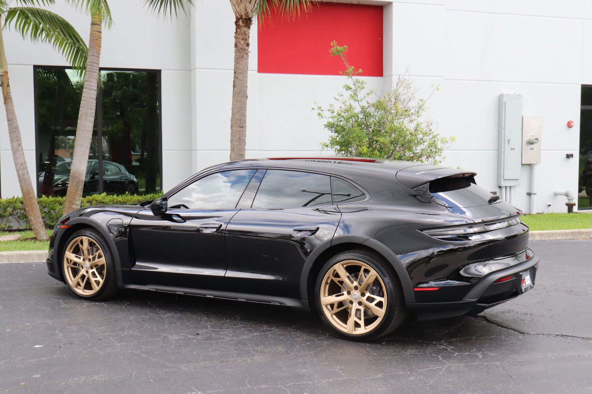 Used-2023-Porsche-Taycan-4-Cross-Turismo