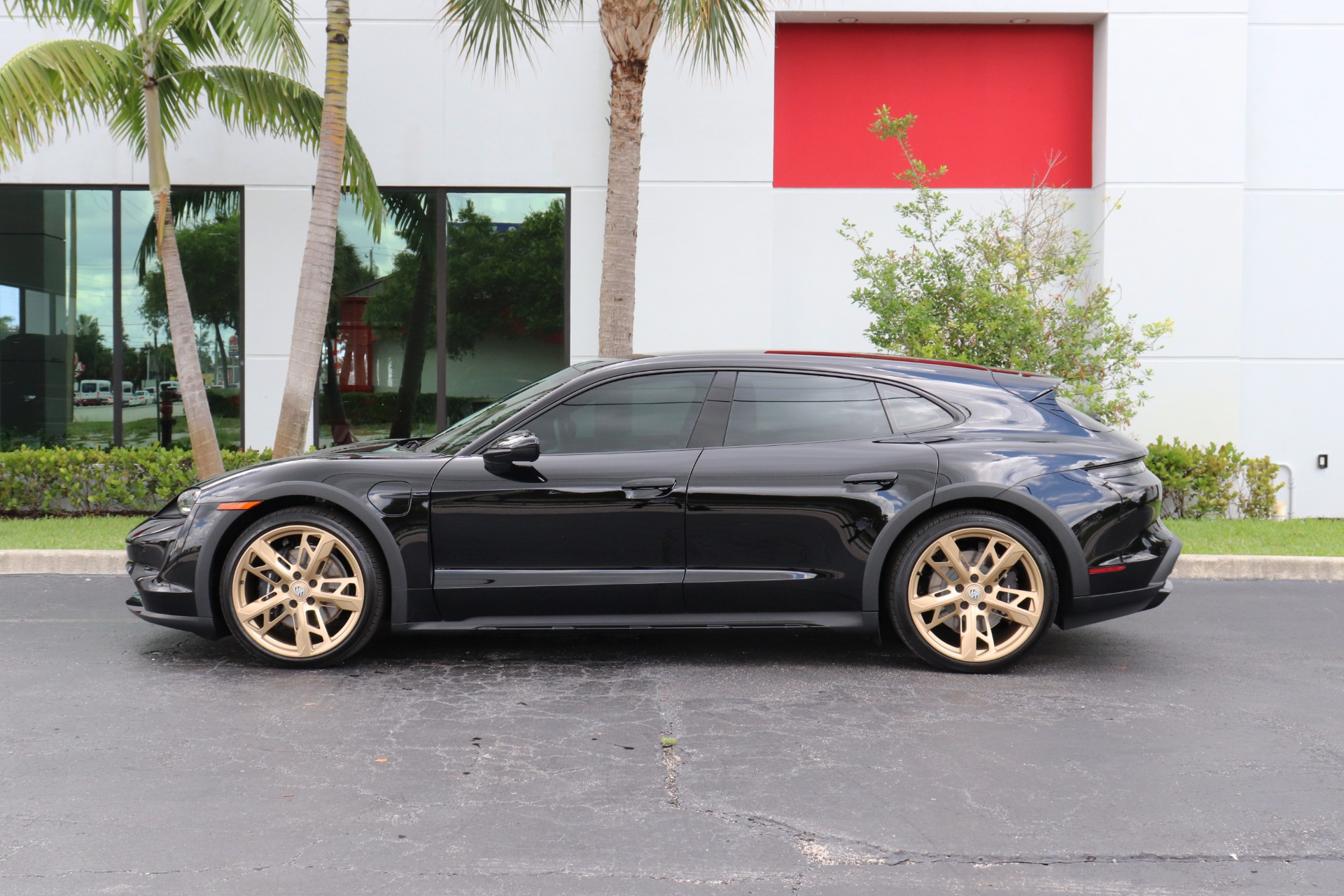 Used-2023-Porsche-Taycan-4-Cross-Turismo