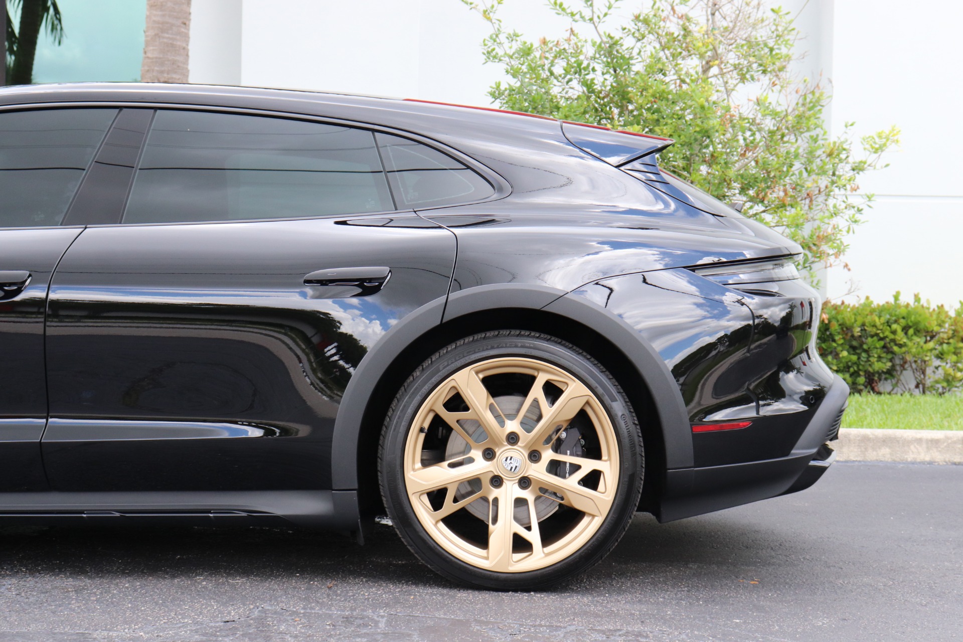 Used-2023-Porsche-Taycan-4-Cross-Turismo