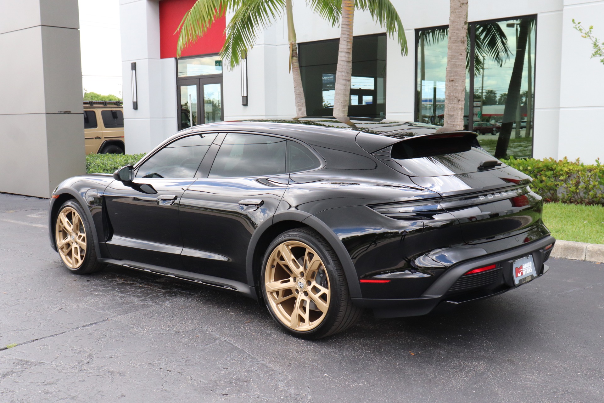 Used-2023-Porsche-Taycan-4-Cross-Turismo