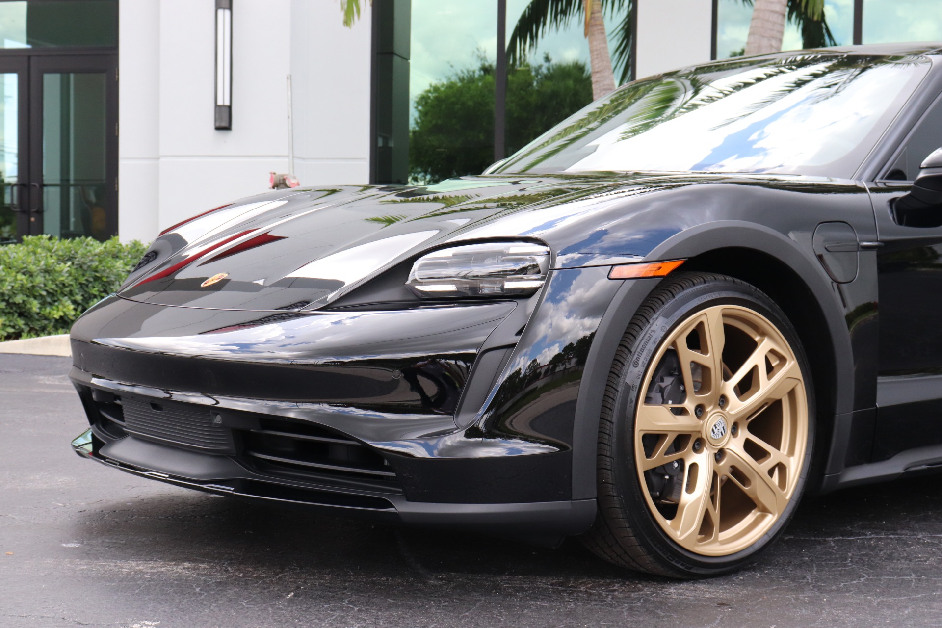 Used-2023-Porsche-Taycan-4-Cross-Turismo