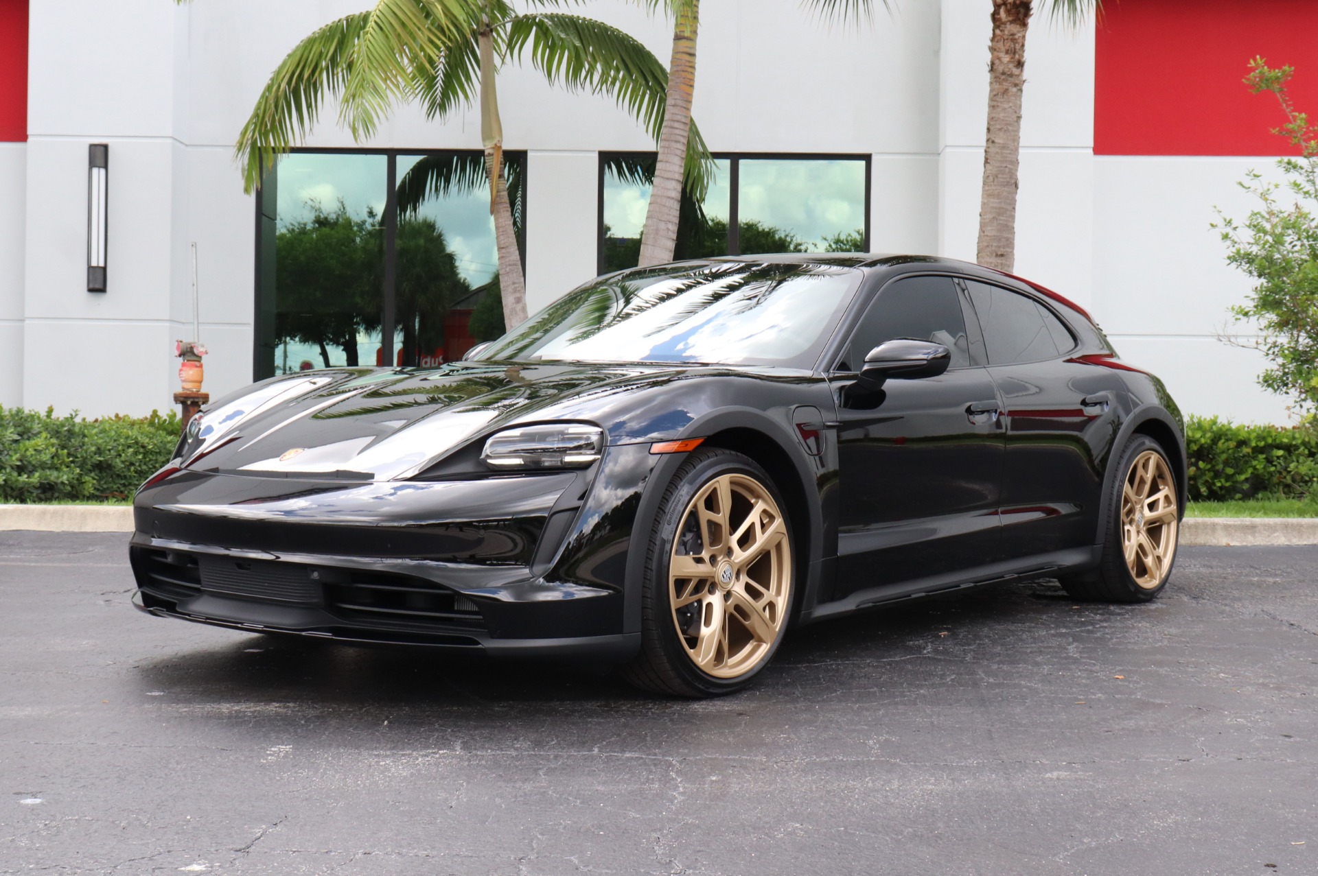 Used-2023-Porsche-Taycan-4-Cross-Turismo