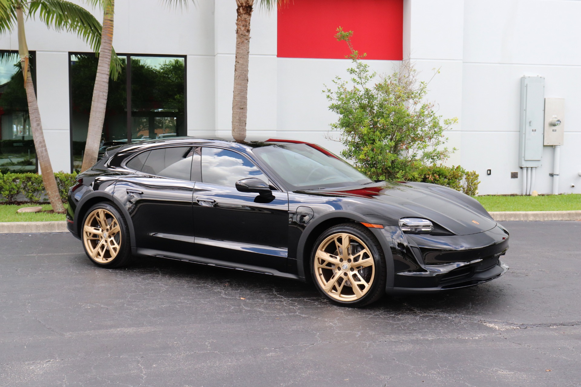 Used-2023-Porsche-Taycan-4-Cross-Turismo