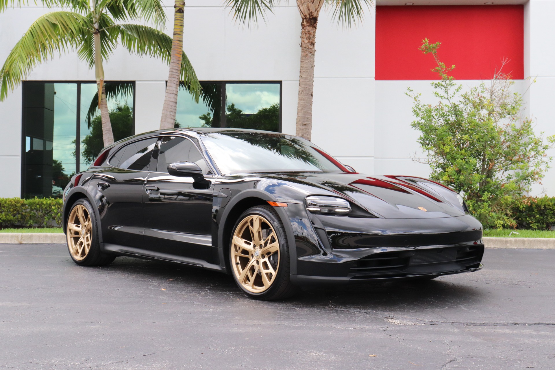 Used-2023-Porsche-Taycan-4-Cross-Turismo