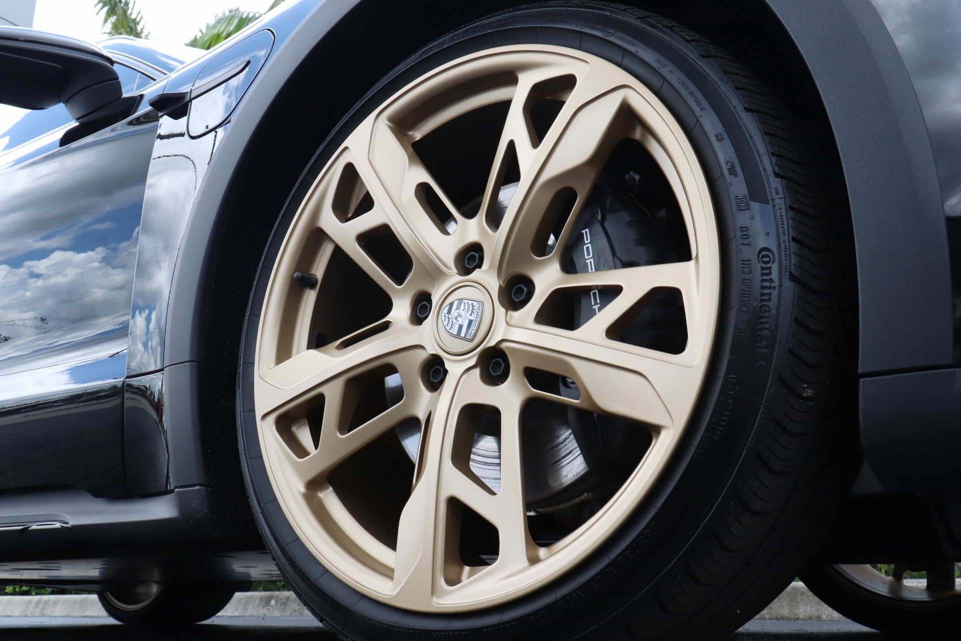 Used-2023-Porsche-Taycan-4-Cross-Turismo