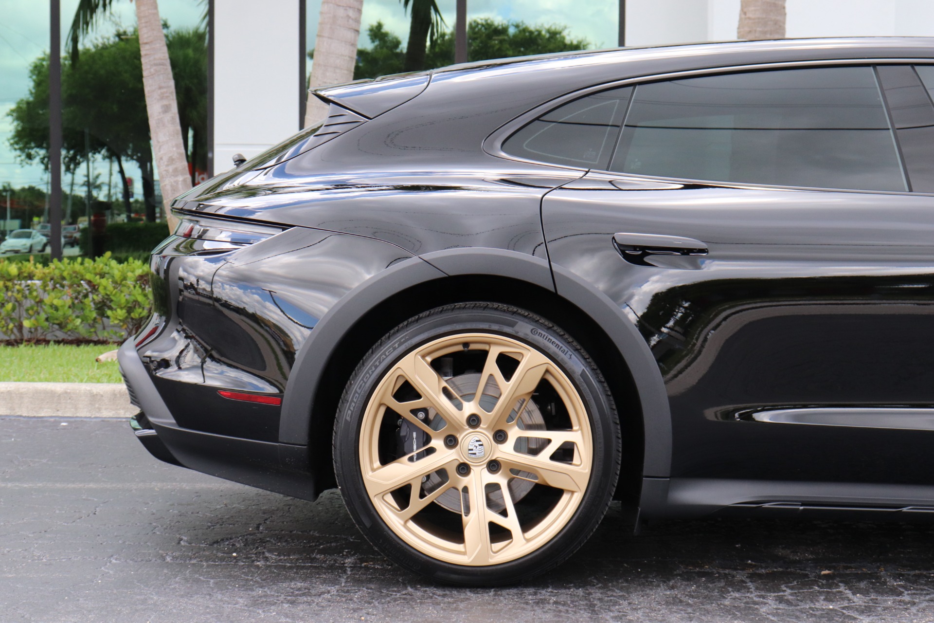 Used-2023-Porsche-Taycan-4-Cross-Turismo