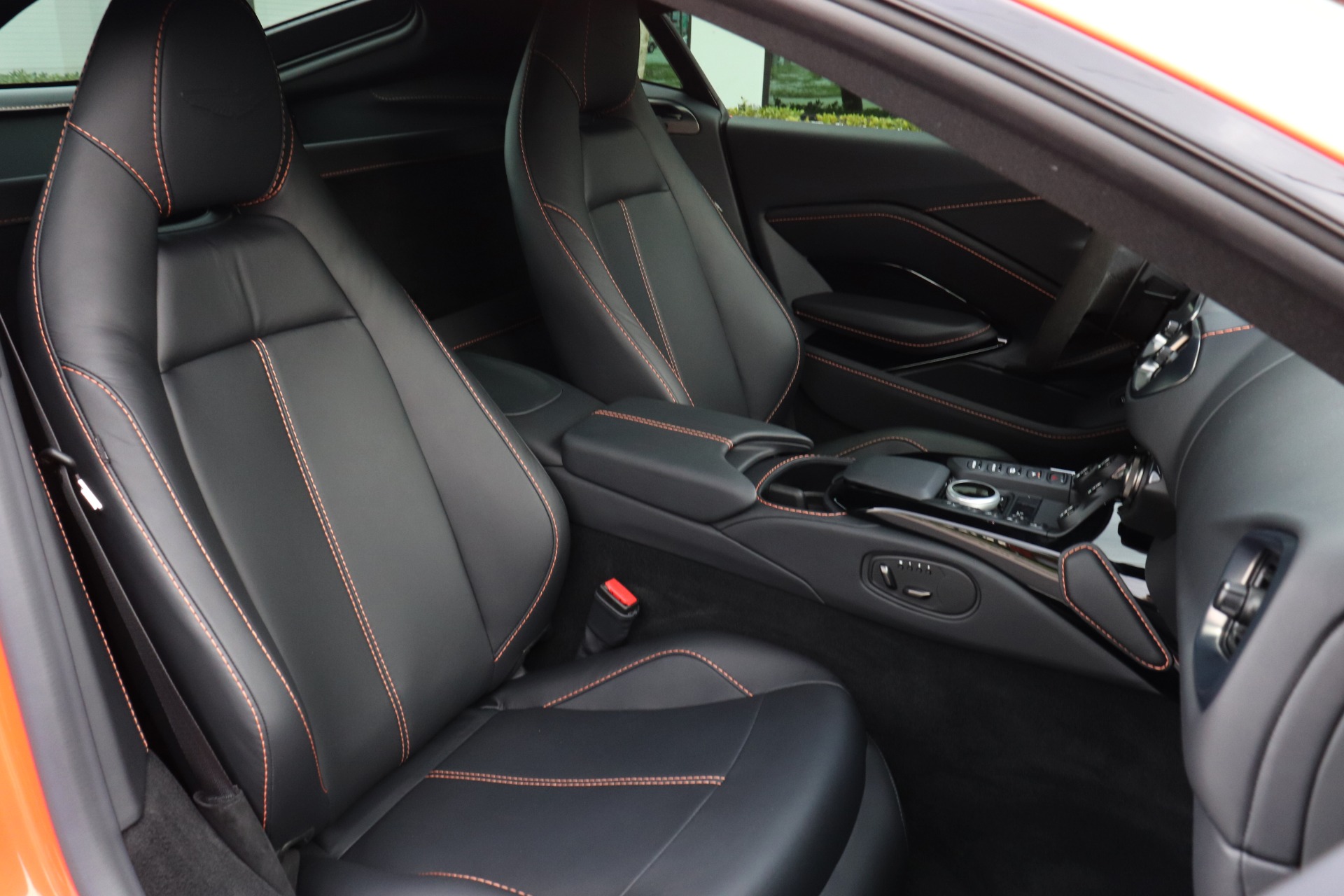 Used-2022-Aston-Martin-Vantage