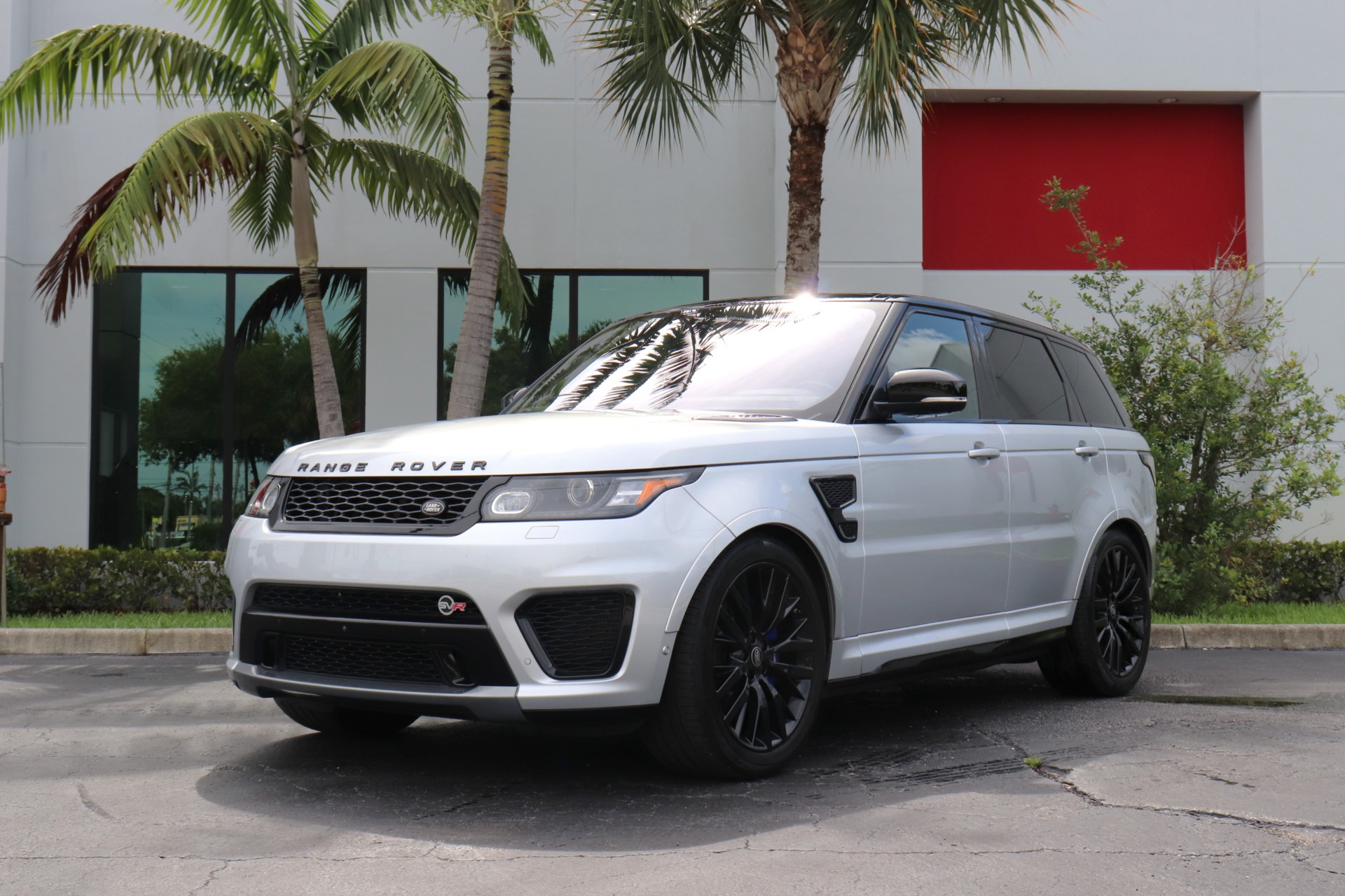 Used-2017-Land-Rover-Range-Rover-Sport-SVR