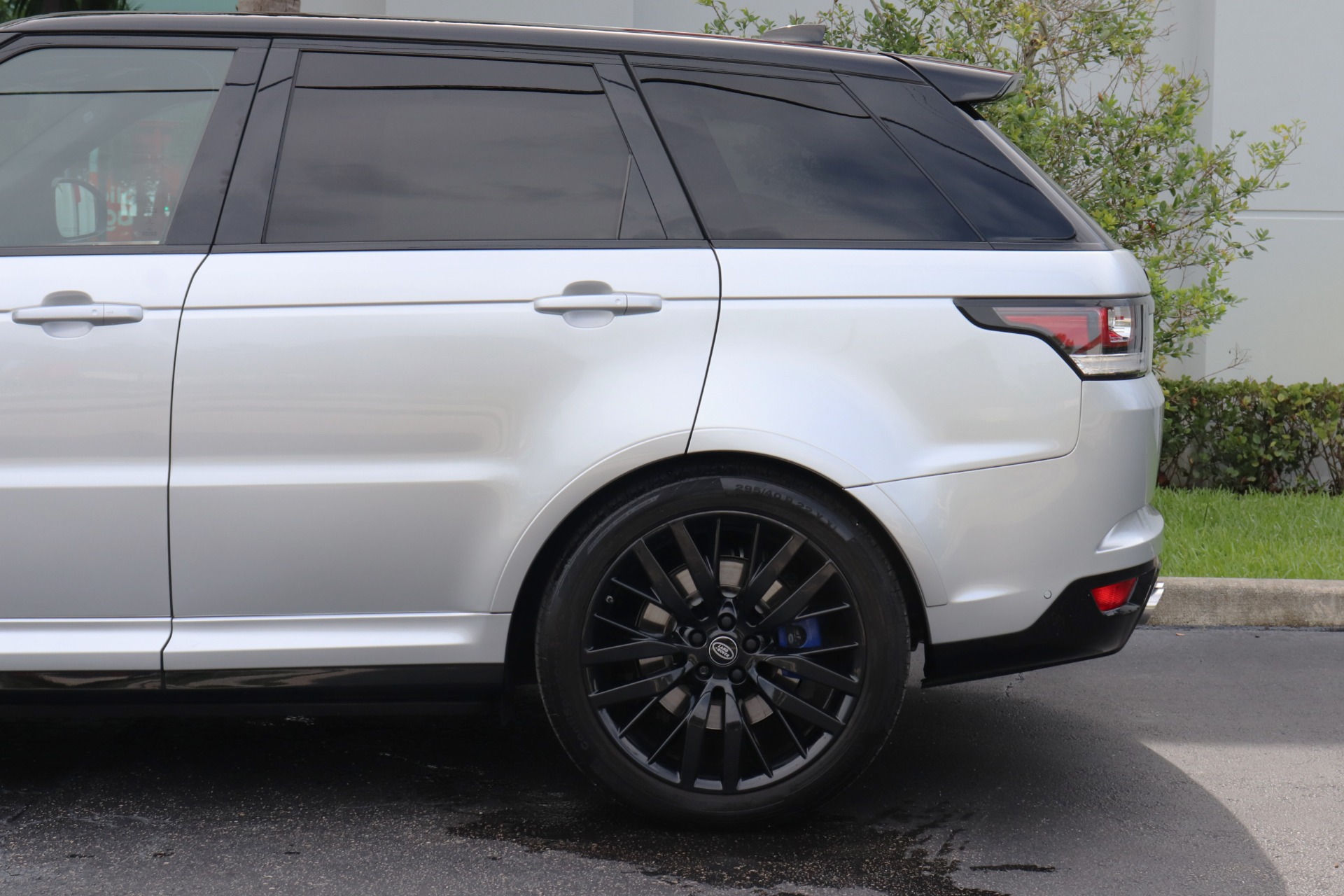 Used-2017-Land-Rover-Range-Rover-Sport-SVR
