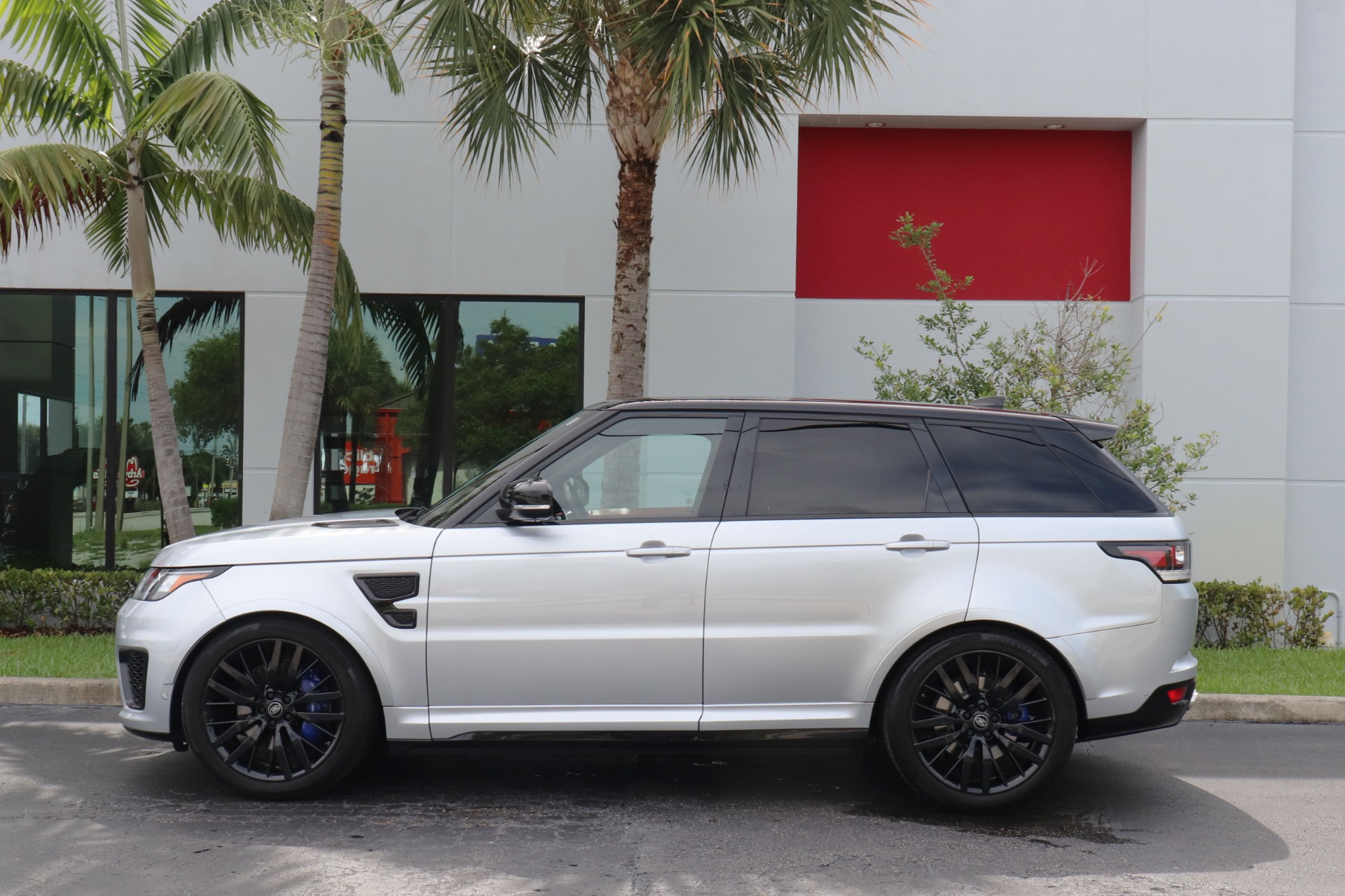 Used-2017-Land-Rover-Range-Rover-Sport-SVR