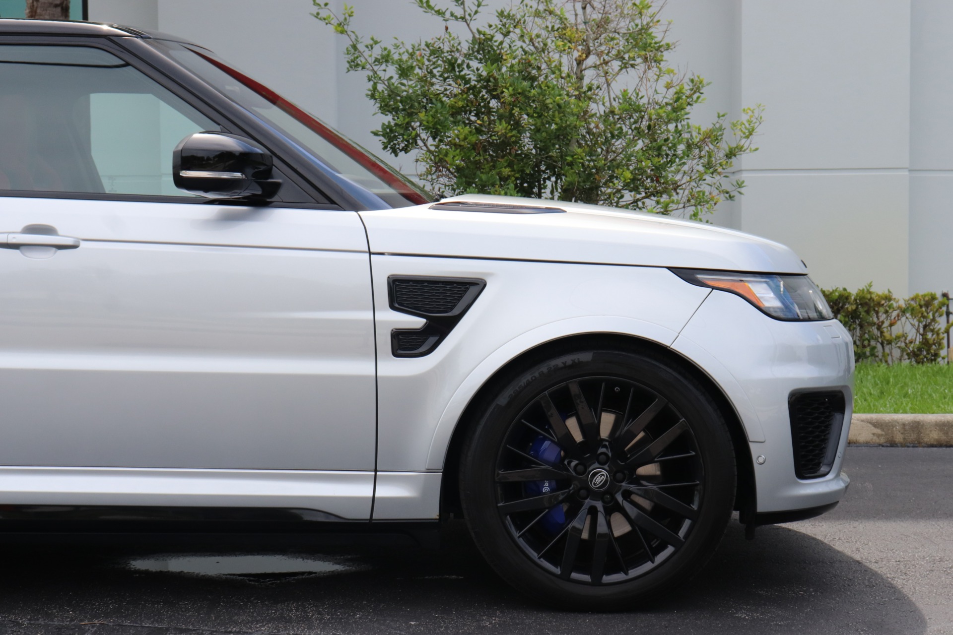 Used-2017-Land-Rover-Range-Rover-Sport-SVR