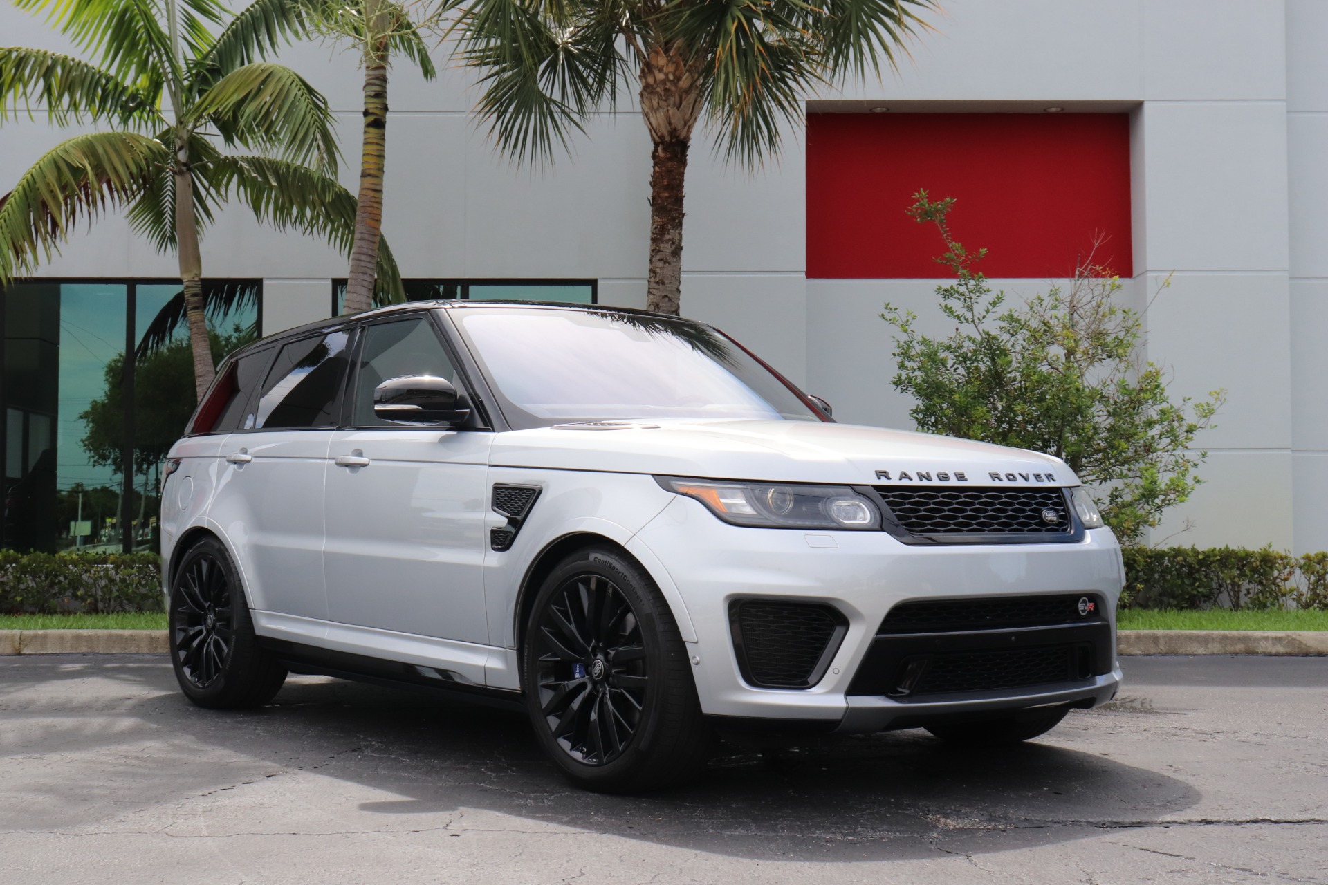 Used-2017-Land-Rover-Range-Rover-Sport-SVR