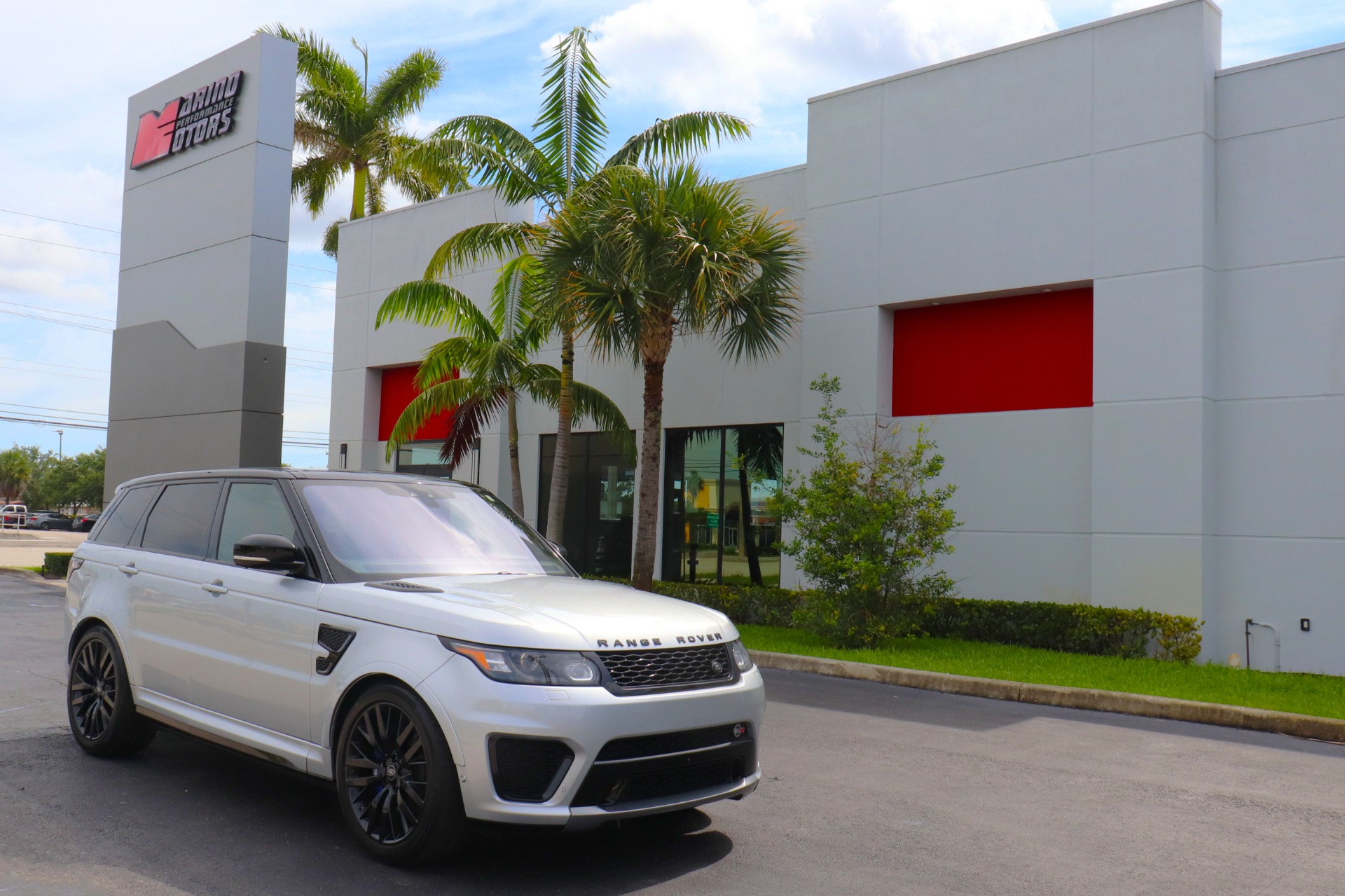 Used-2017-Land-Rover-Range-Rover-Sport-SVR