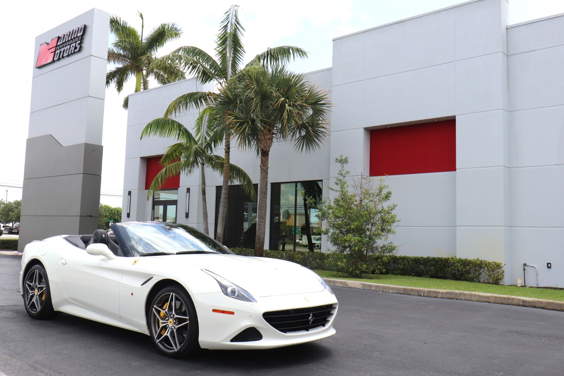 Features on the used Ferrari California near Boca Raton FL