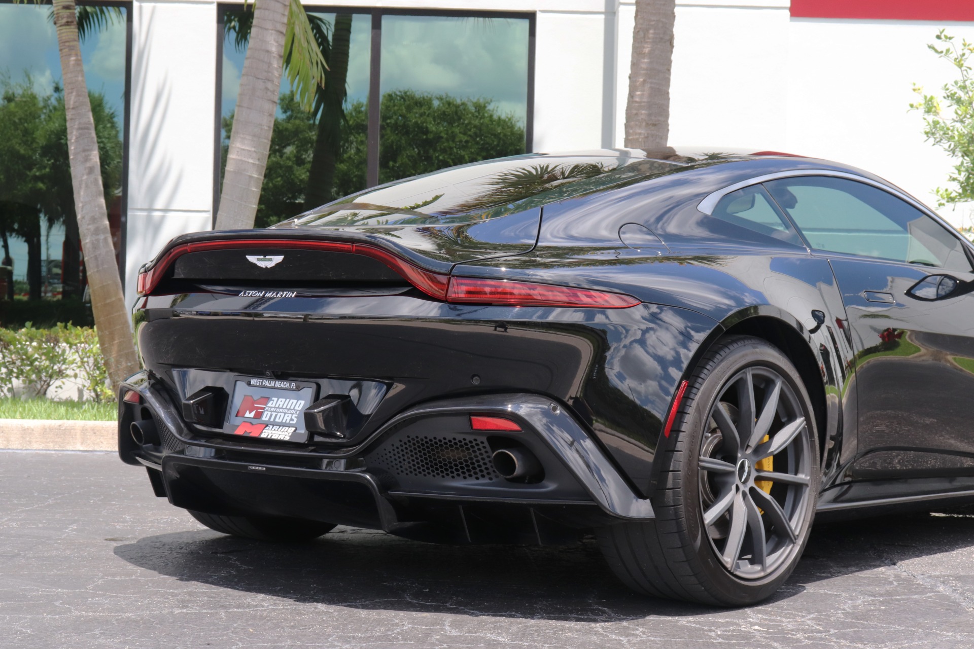 Used-2019-Aston-Martin-Vantage