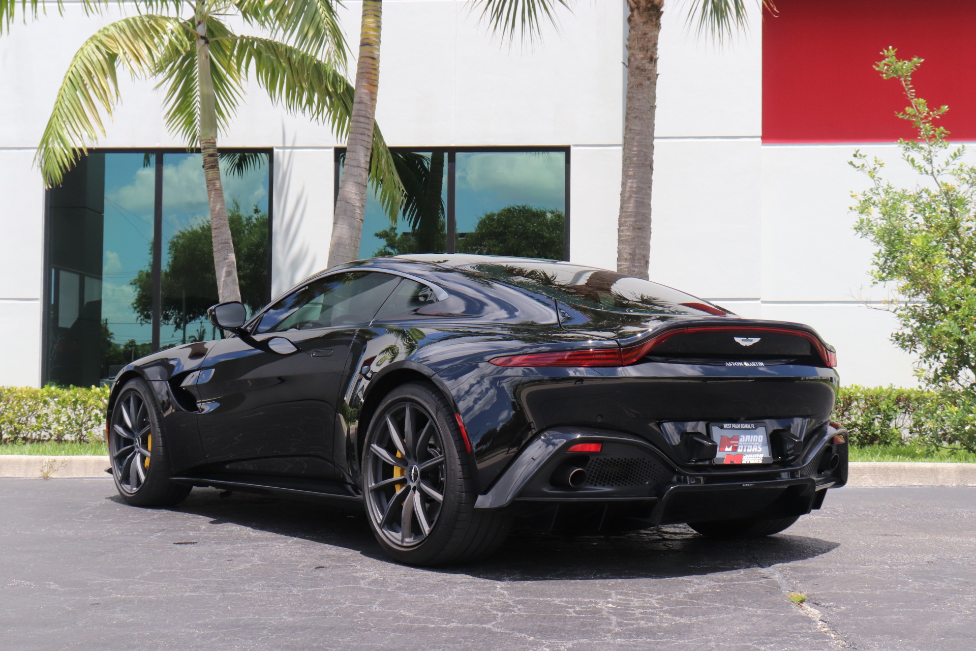 Used-2019-Aston-Martin-Vantage
