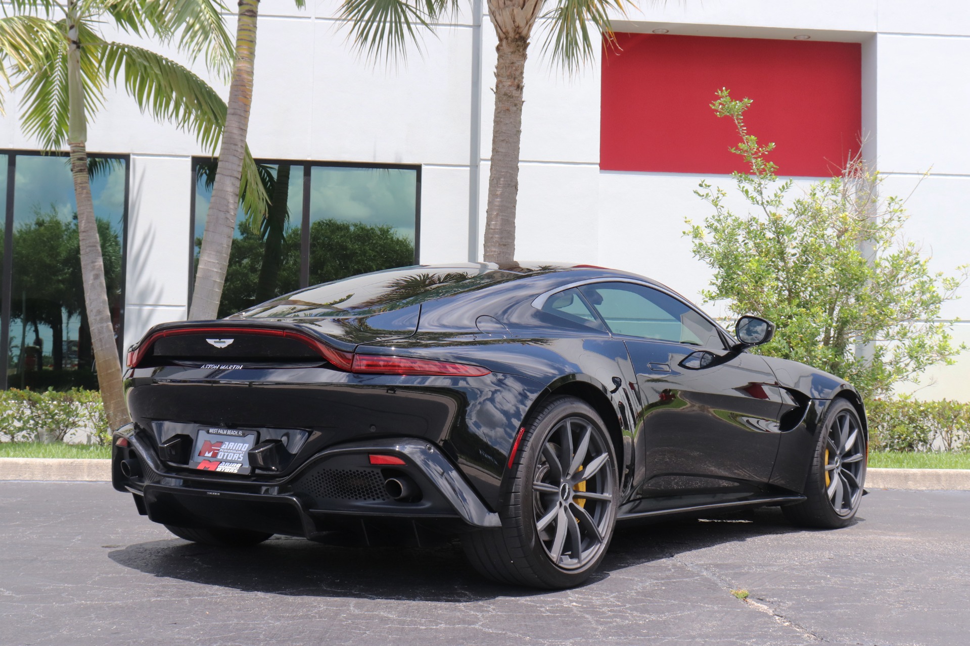 Used-2019-Aston-Martin-Vantage