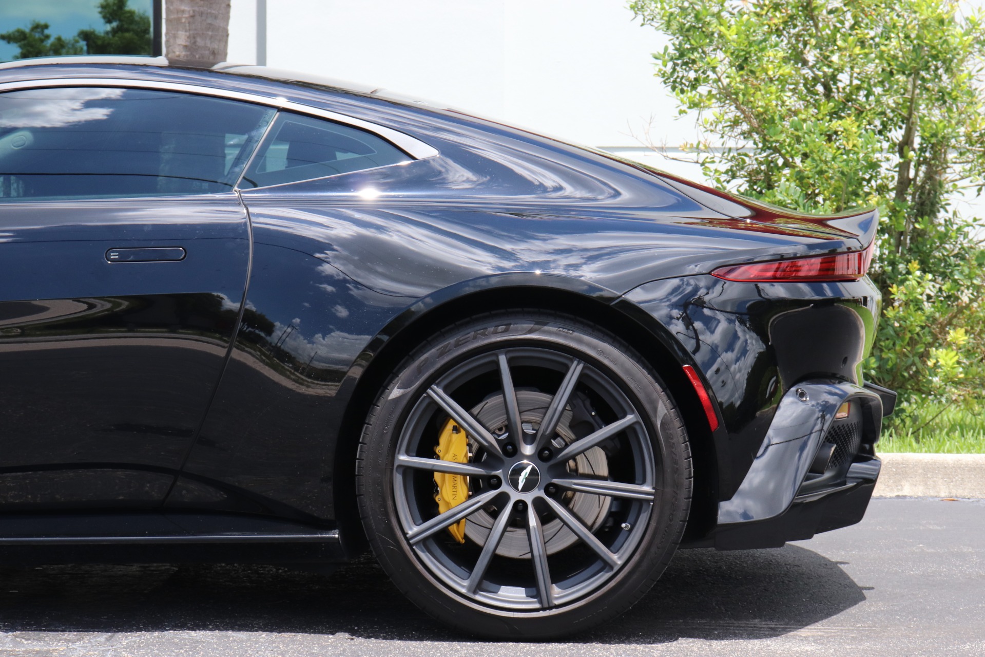 Used-2019-Aston-Martin-Vantage