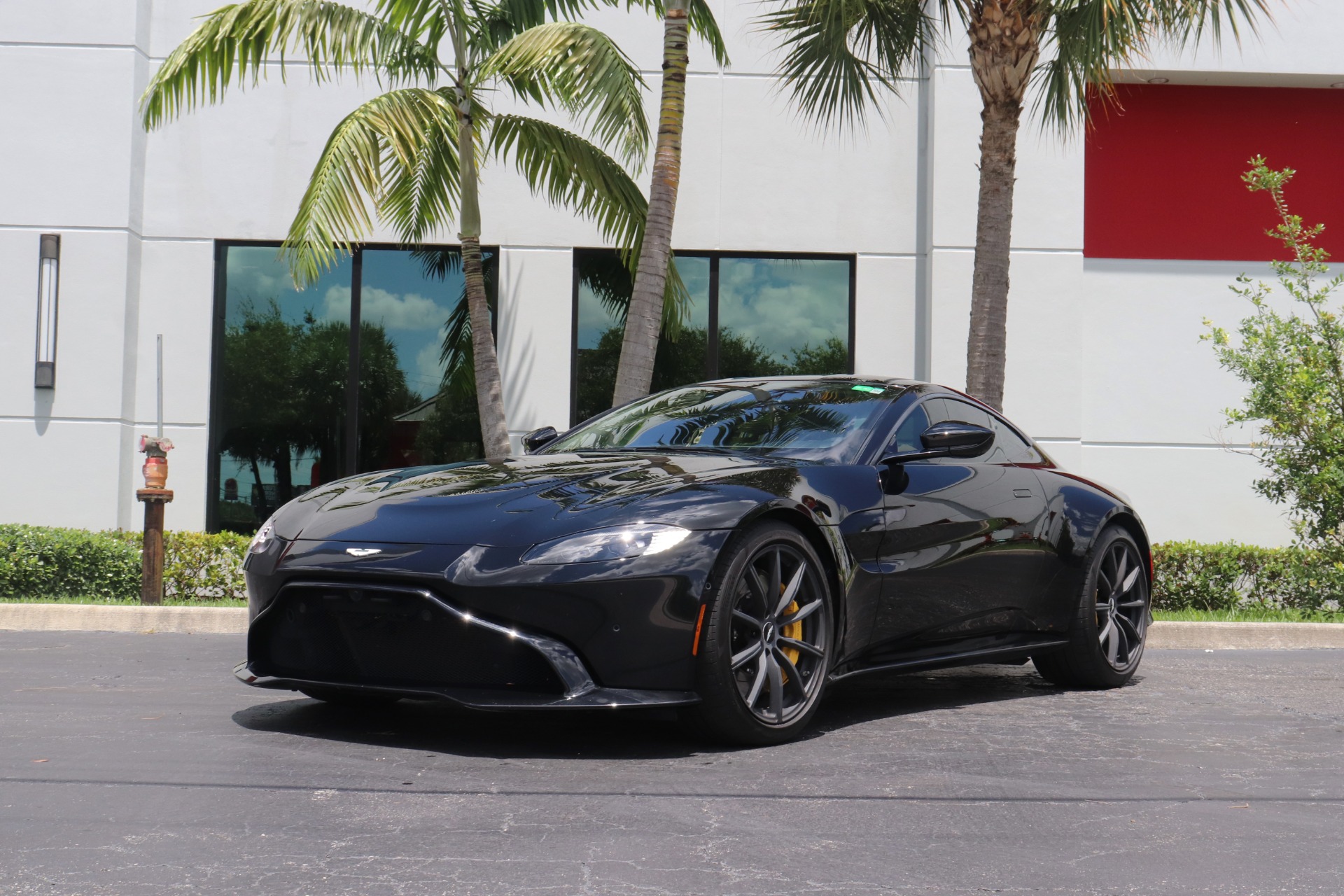 Used-2019-Aston-Martin-Vantage
