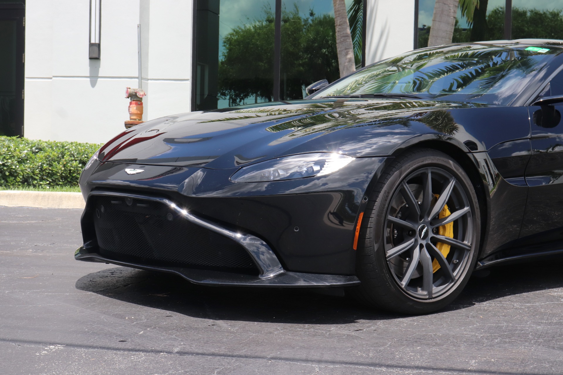 Used-2019-Aston-Martin-Vantage