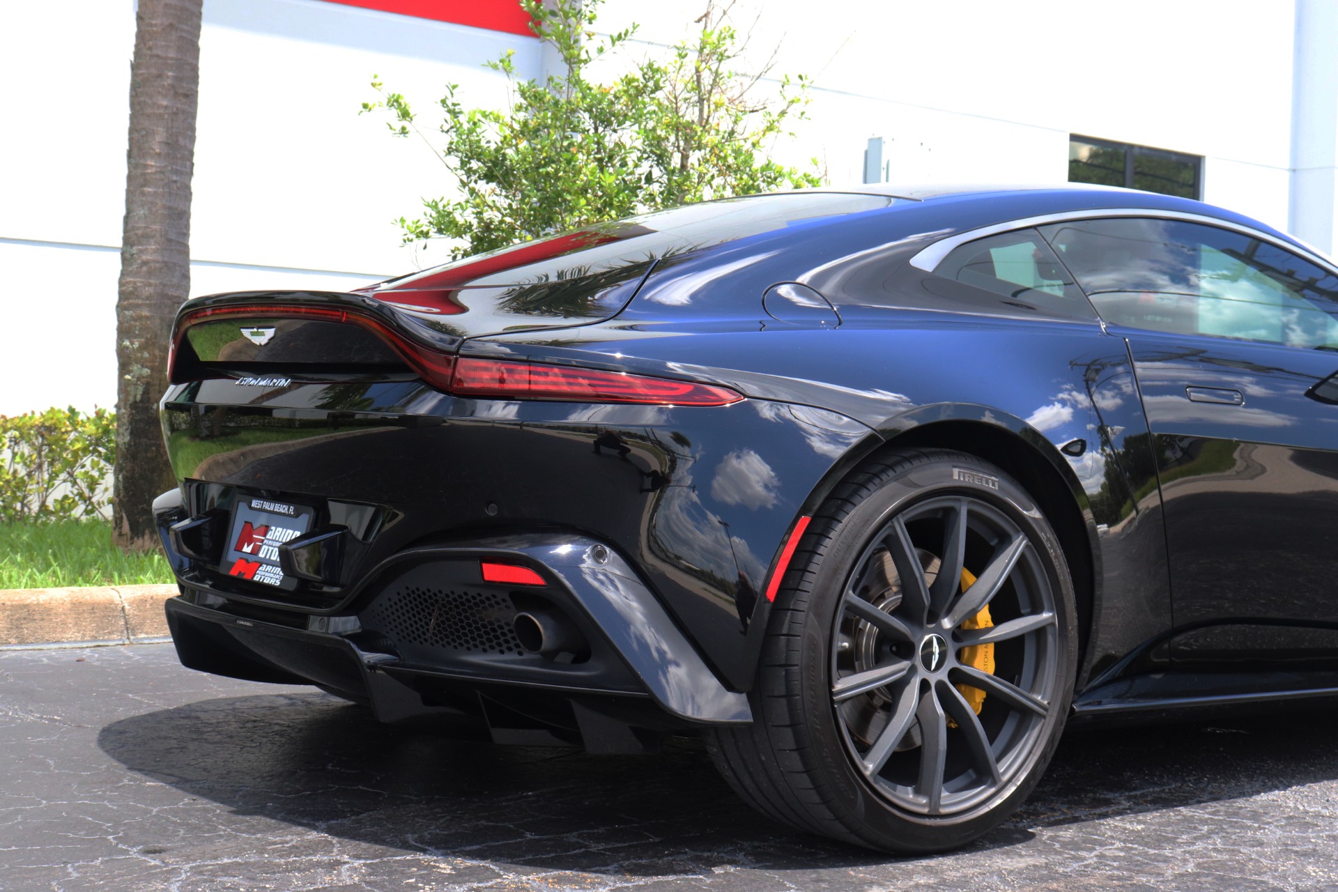 Used-2019-Aston-Martin-Vantage