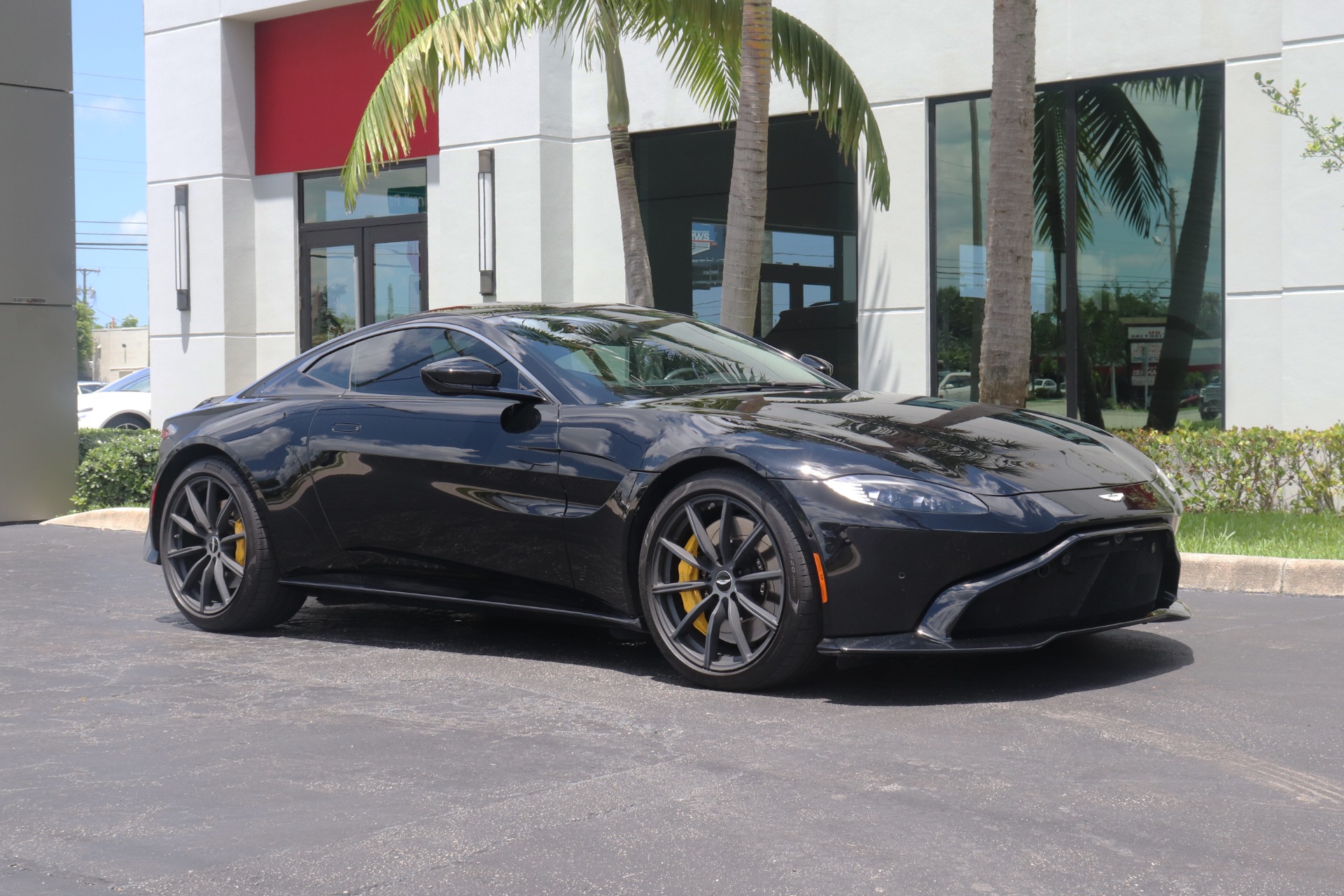 Used-2019-Aston-Martin-Vantage