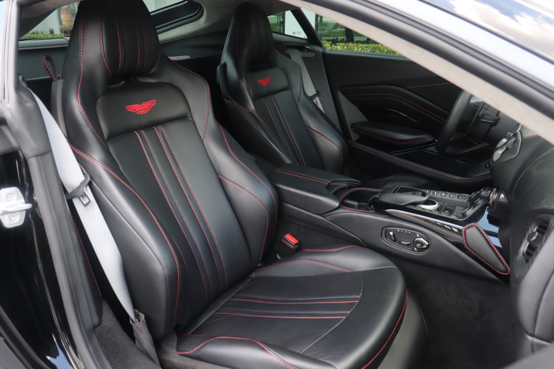 Used-2019-Aston-Martin-Vantage