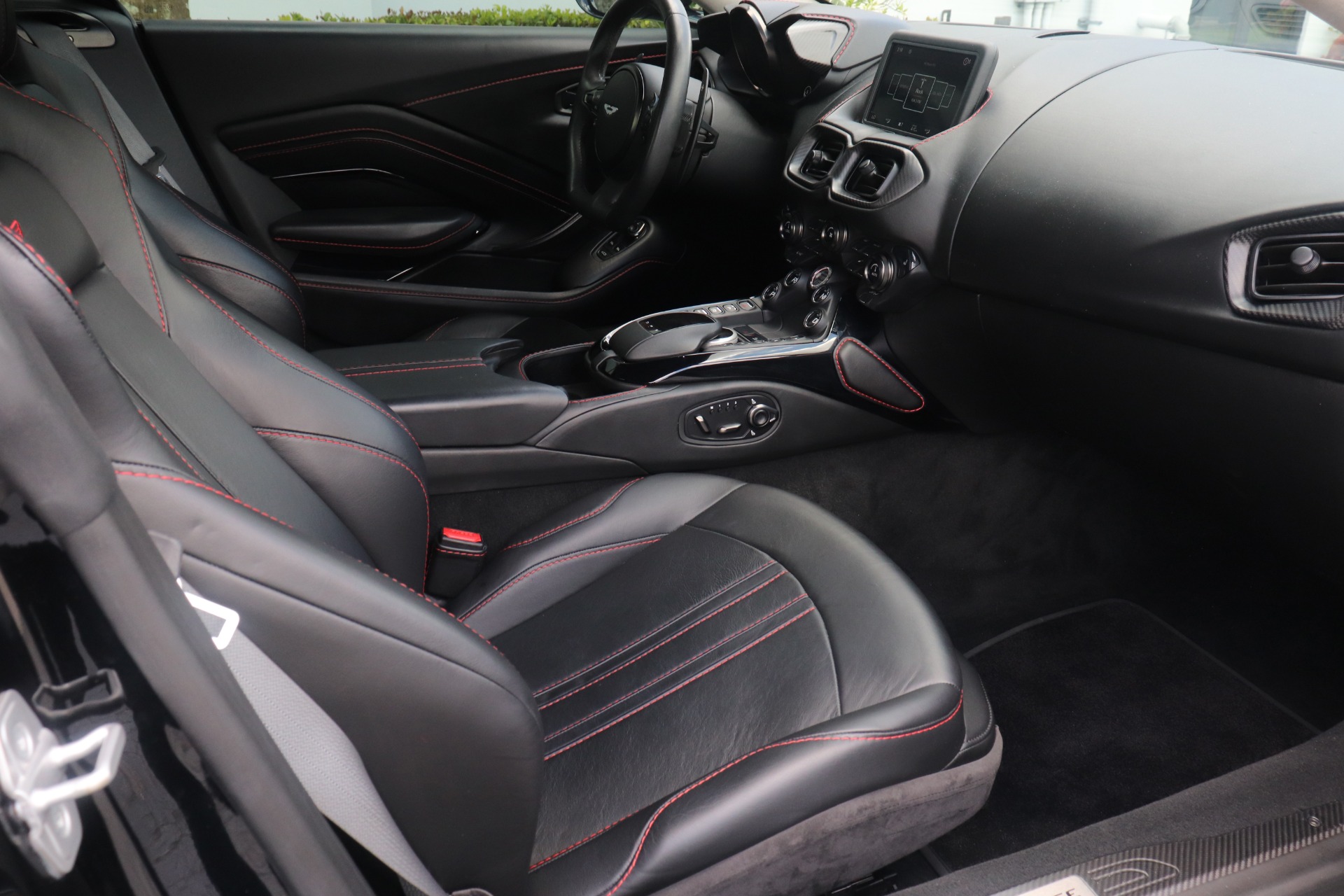 Used-2019-Aston-Martin-Vantage