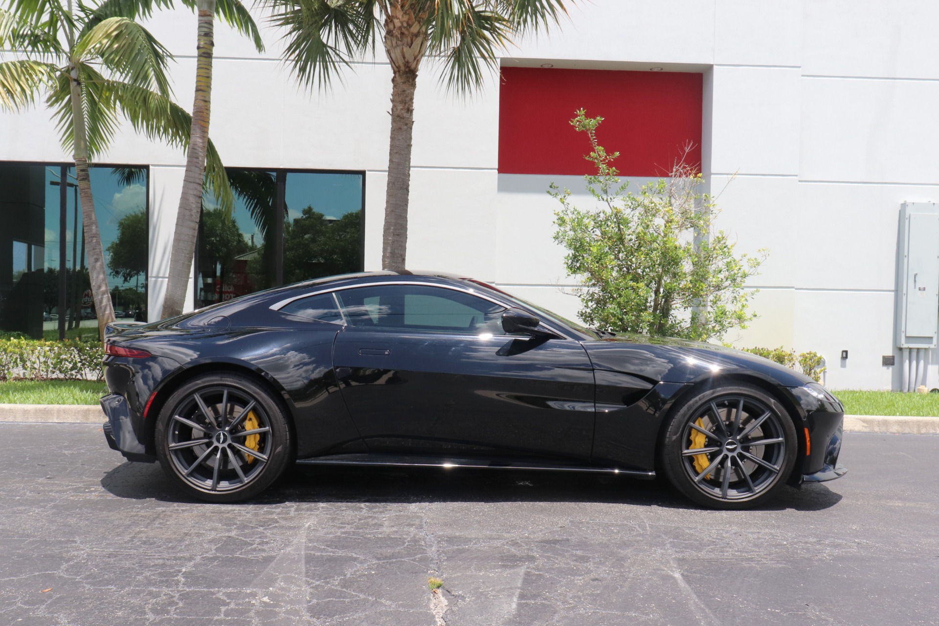 Used-2019-Aston-Martin-Vantage