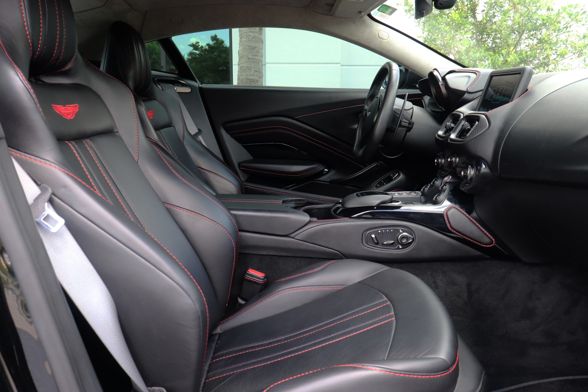 Used-2019-Aston-Martin-Vantage