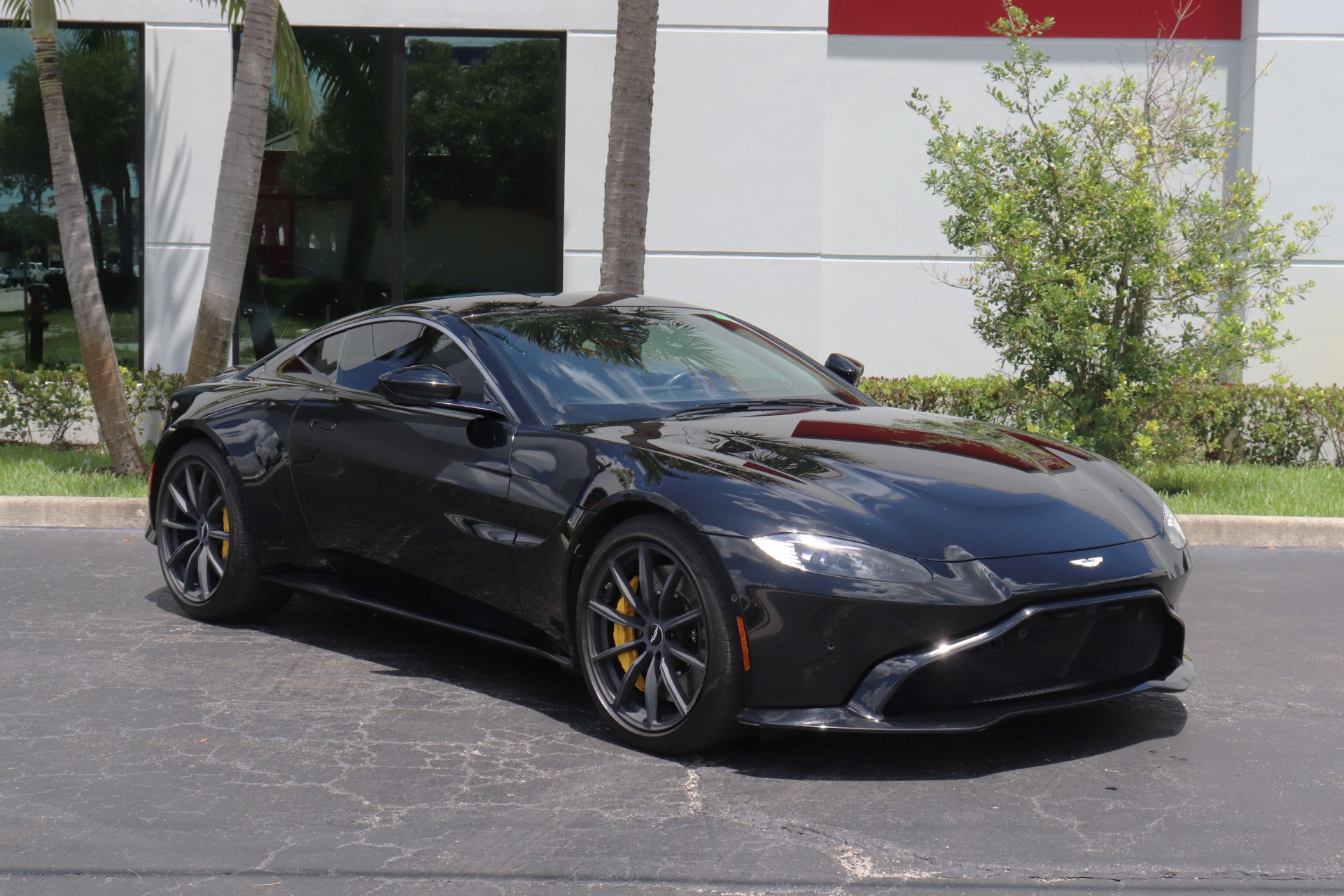 Used-2019-Aston-Martin-Vantage