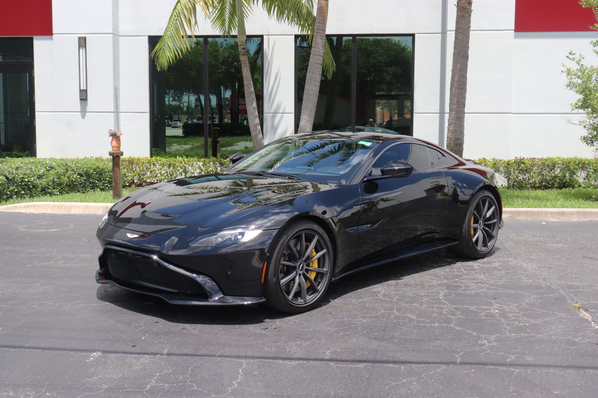 Used-2019-Aston-Martin-Vantage
