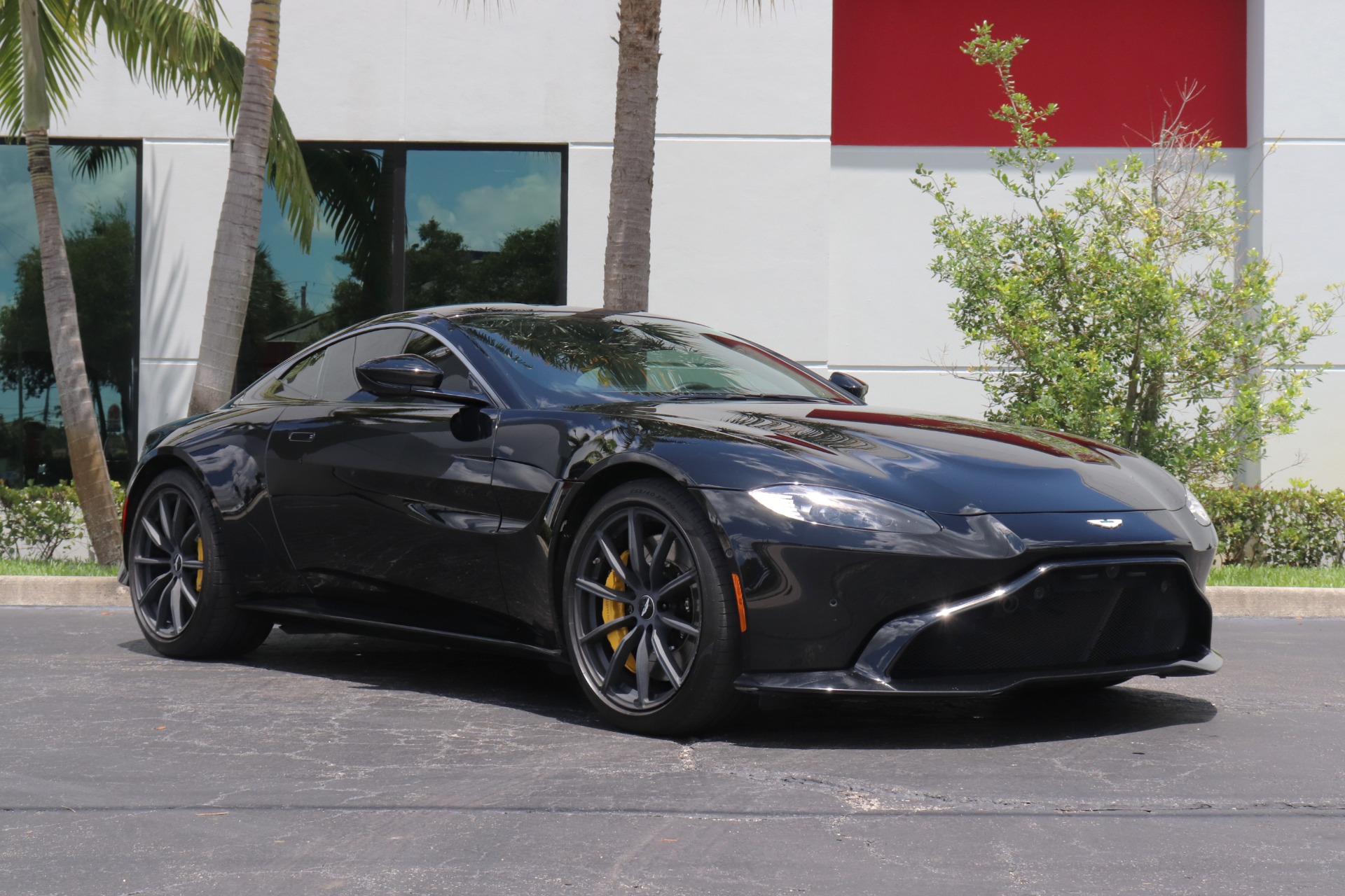 Used-2019-Aston-Martin-Vantage