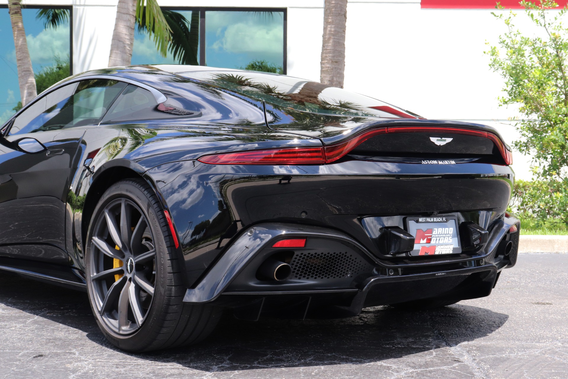 Used-2019-Aston-Martin-Vantage