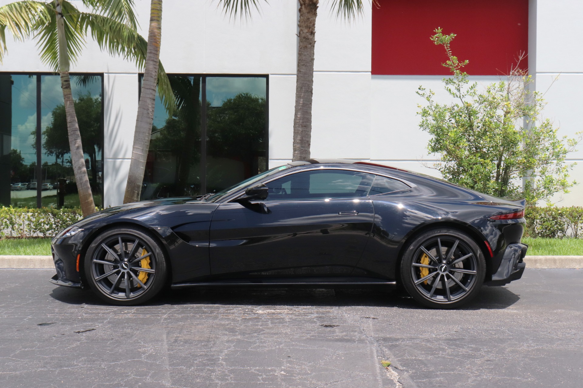 Used-2019-Aston-Martin-Vantage