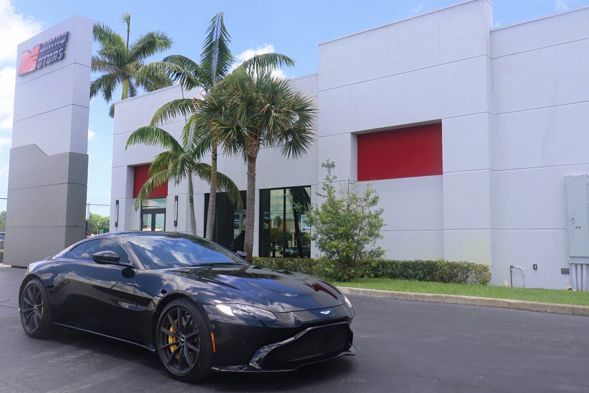 Used-2019-Aston-Martin-Vantage