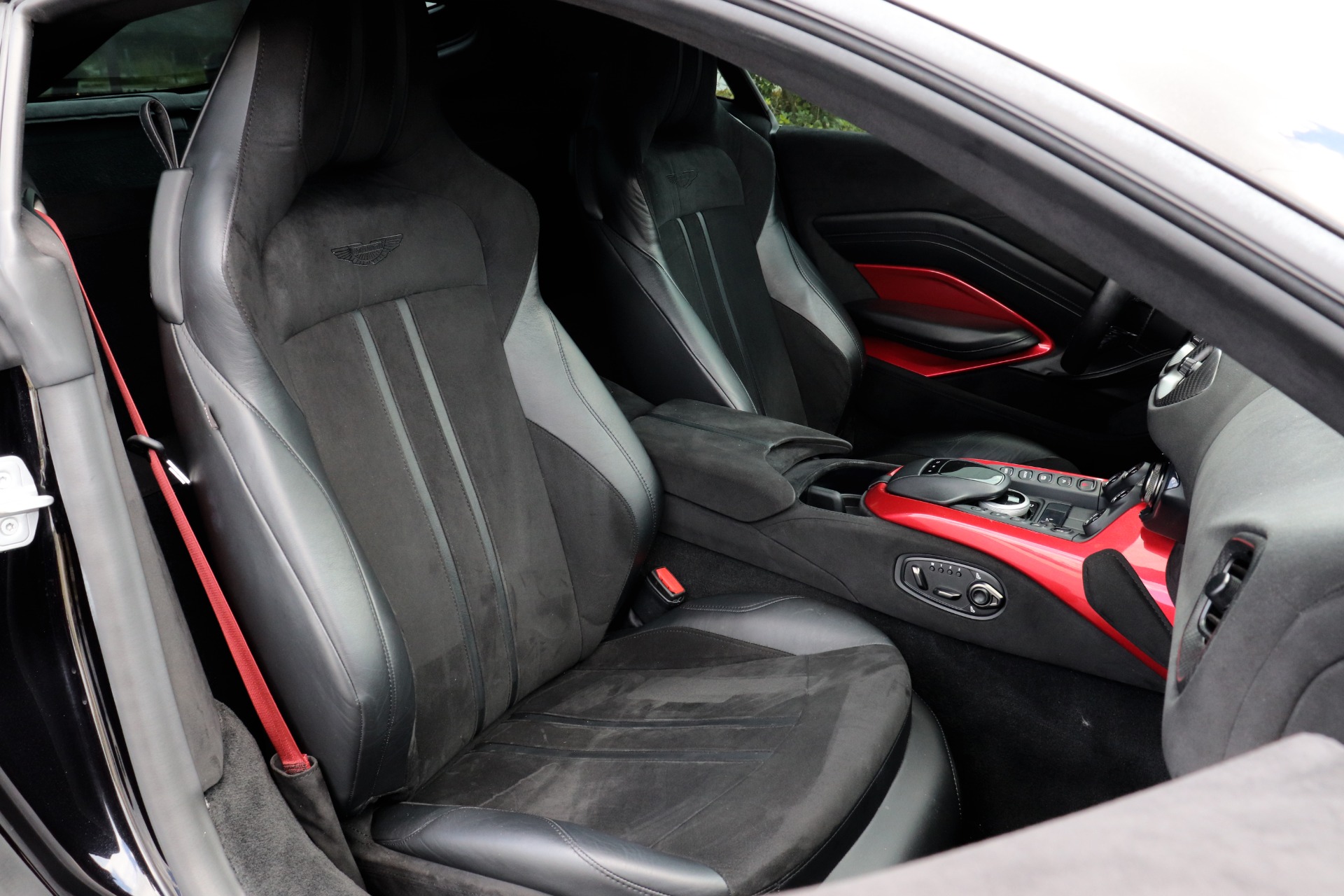 Used-2019-Aston-Martin-Vantage