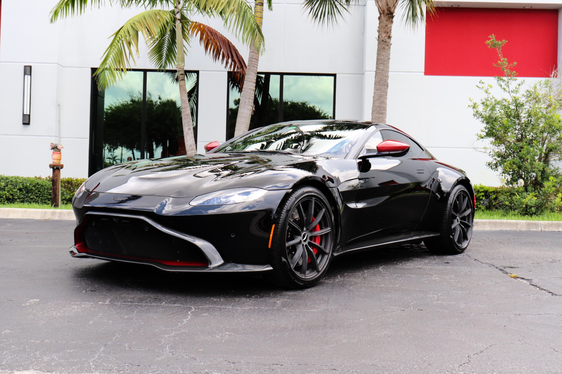 Used-2019-Aston-Martin-Vantage