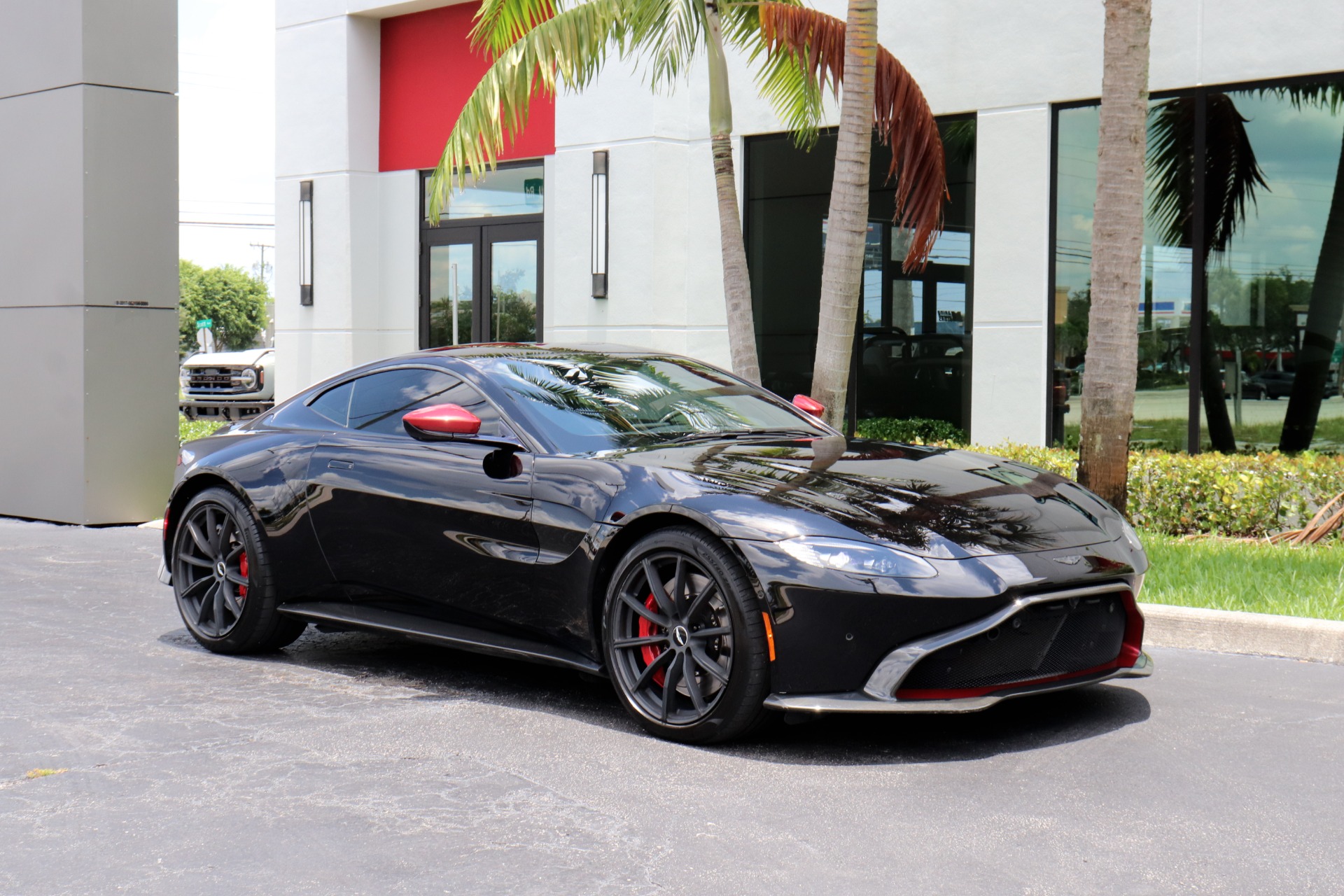 Used-2019-Aston-Martin-Vantage