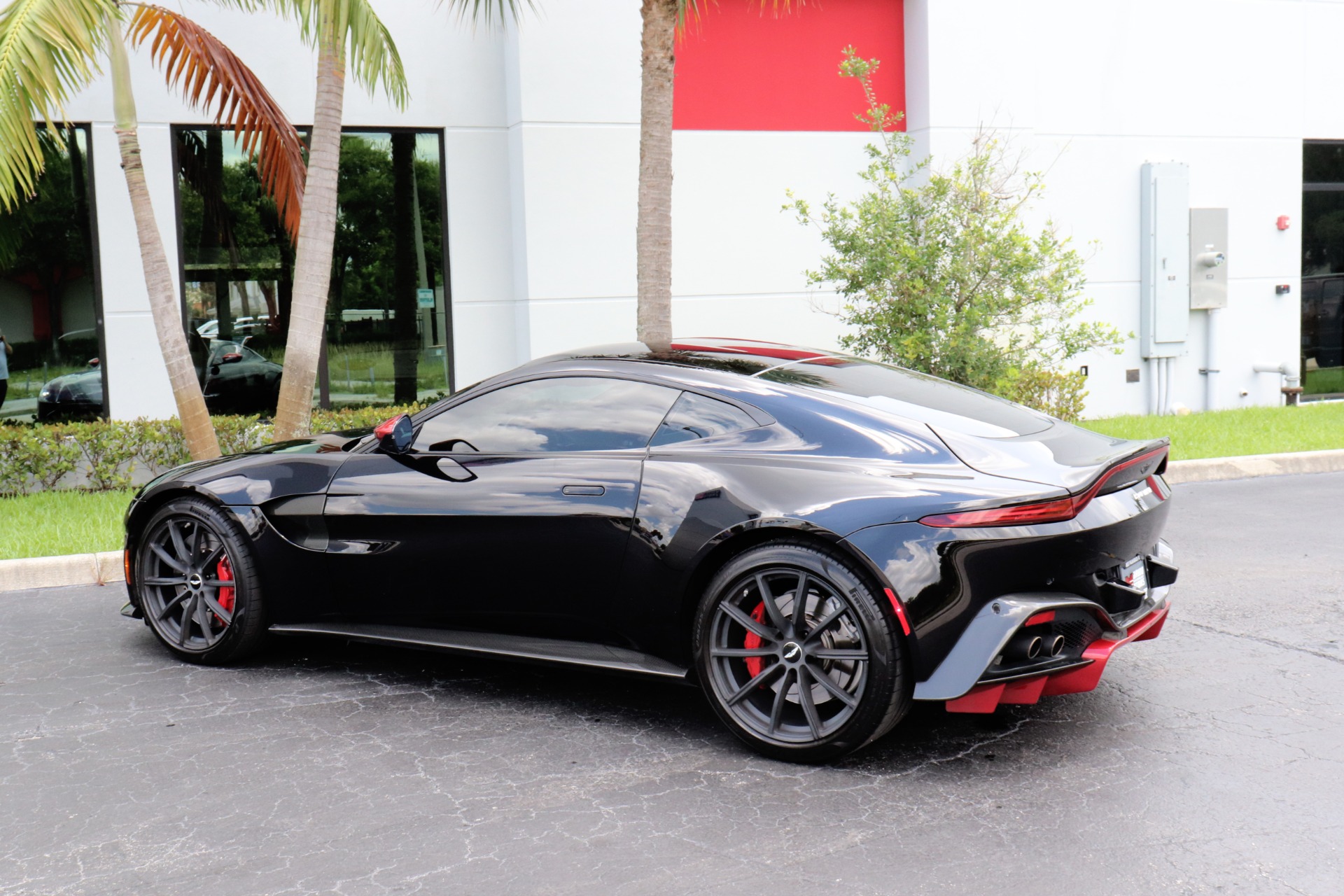 Used-2019-Aston-Martin-Vantage