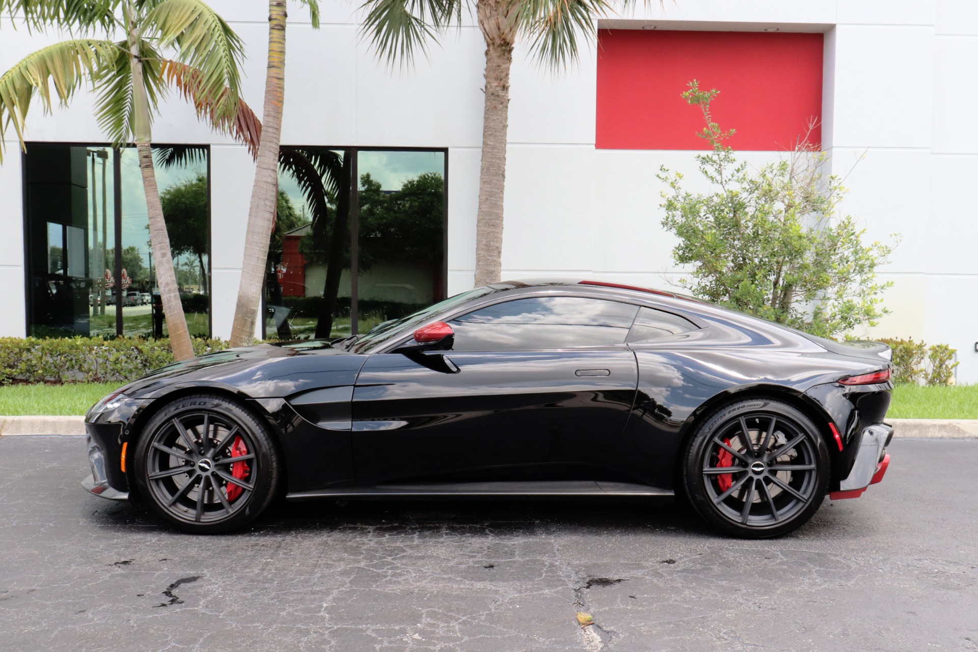 Used-2019-Aston-Martin-Vantage