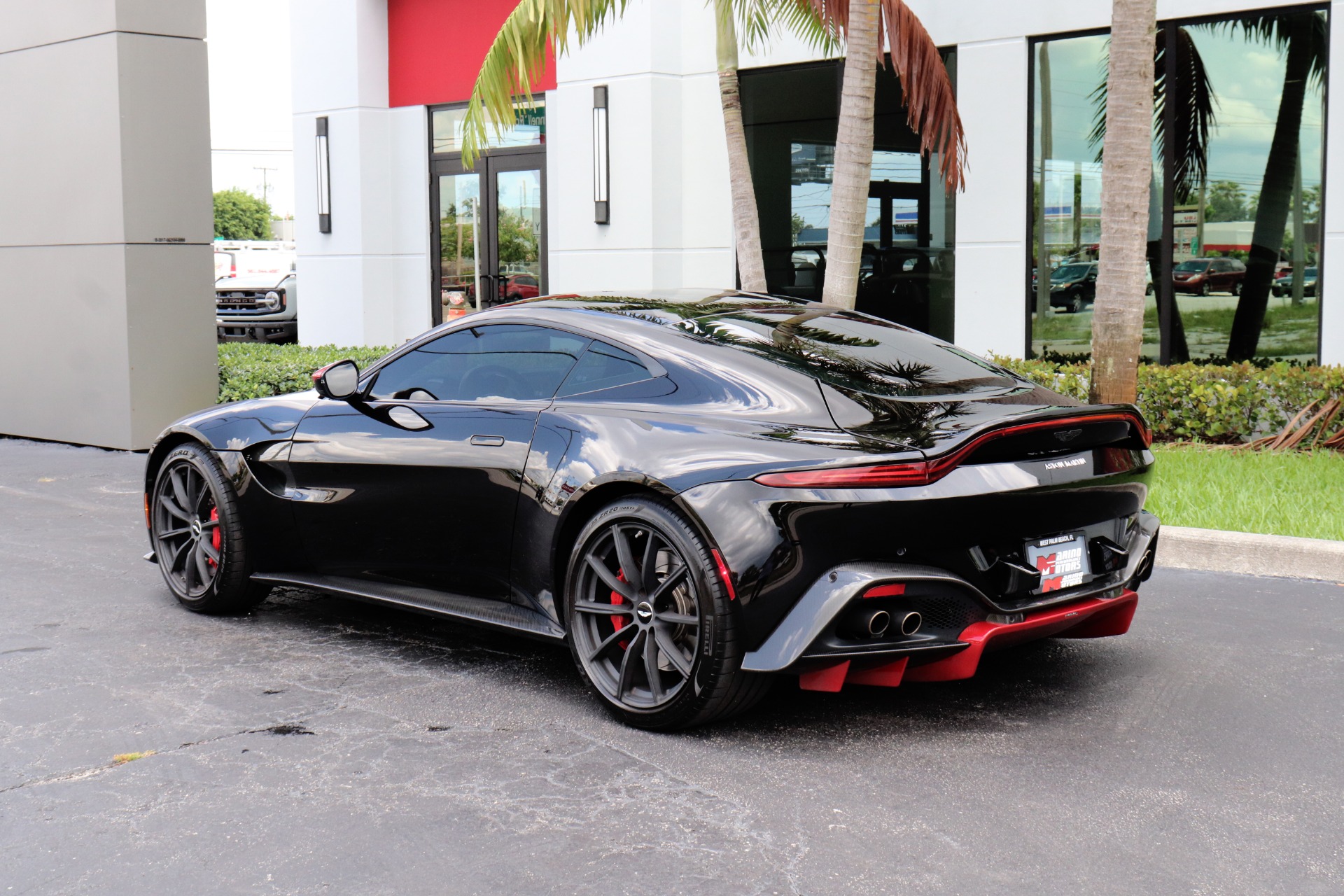 Used-2019-Aston-Martin-Vantage