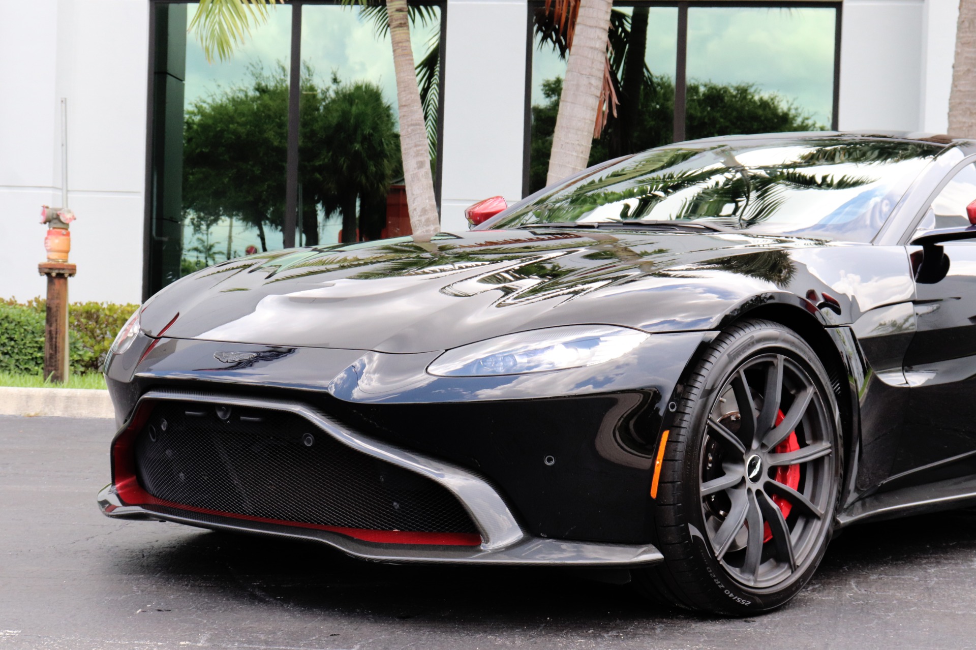 Used-2019-Aston-Martin-Vantage
